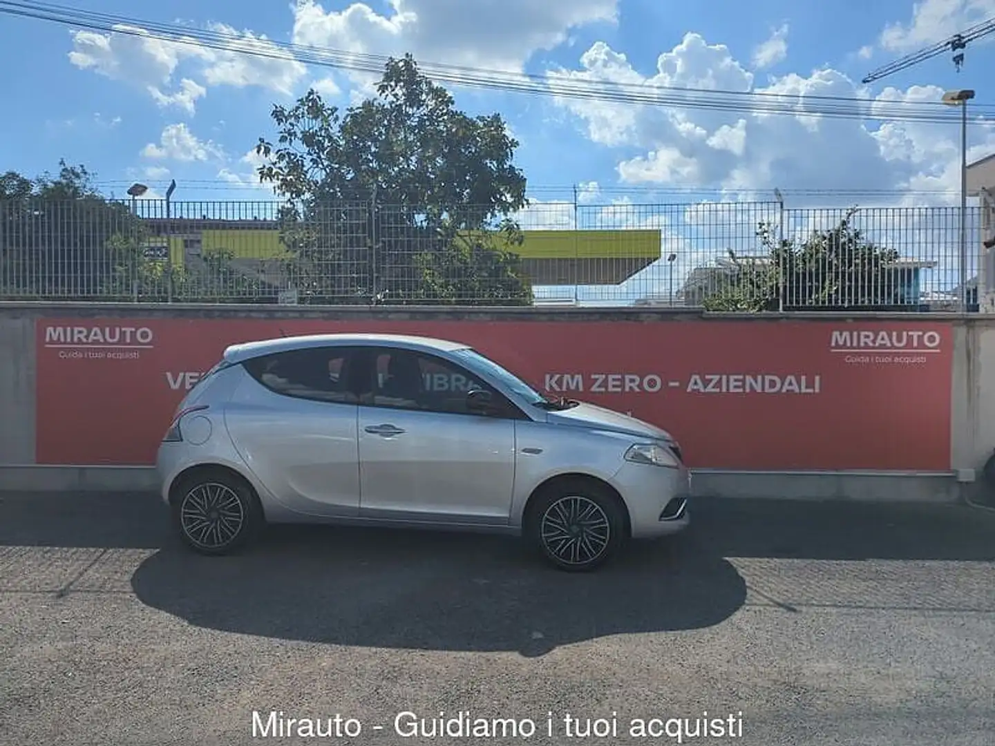 Lancia Ypsilon 3ª serie Ypsilon 1.2 69 CV 5 porte S&S Gold Argento - 1