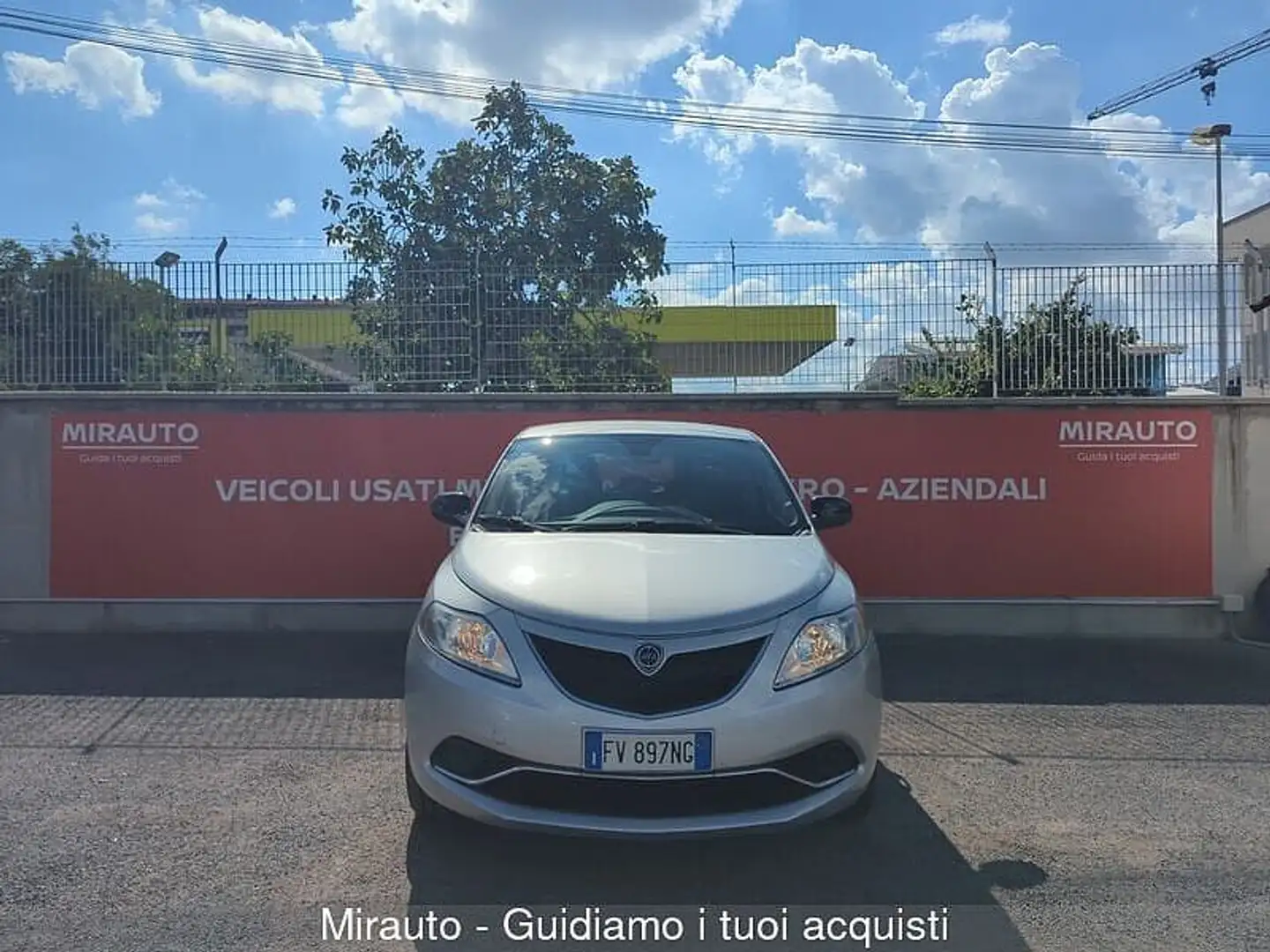 Lancia Ypsilon 3ª serie Ypsilon 1.2 69 CV 5 porte S&S Gold Plateado - 2