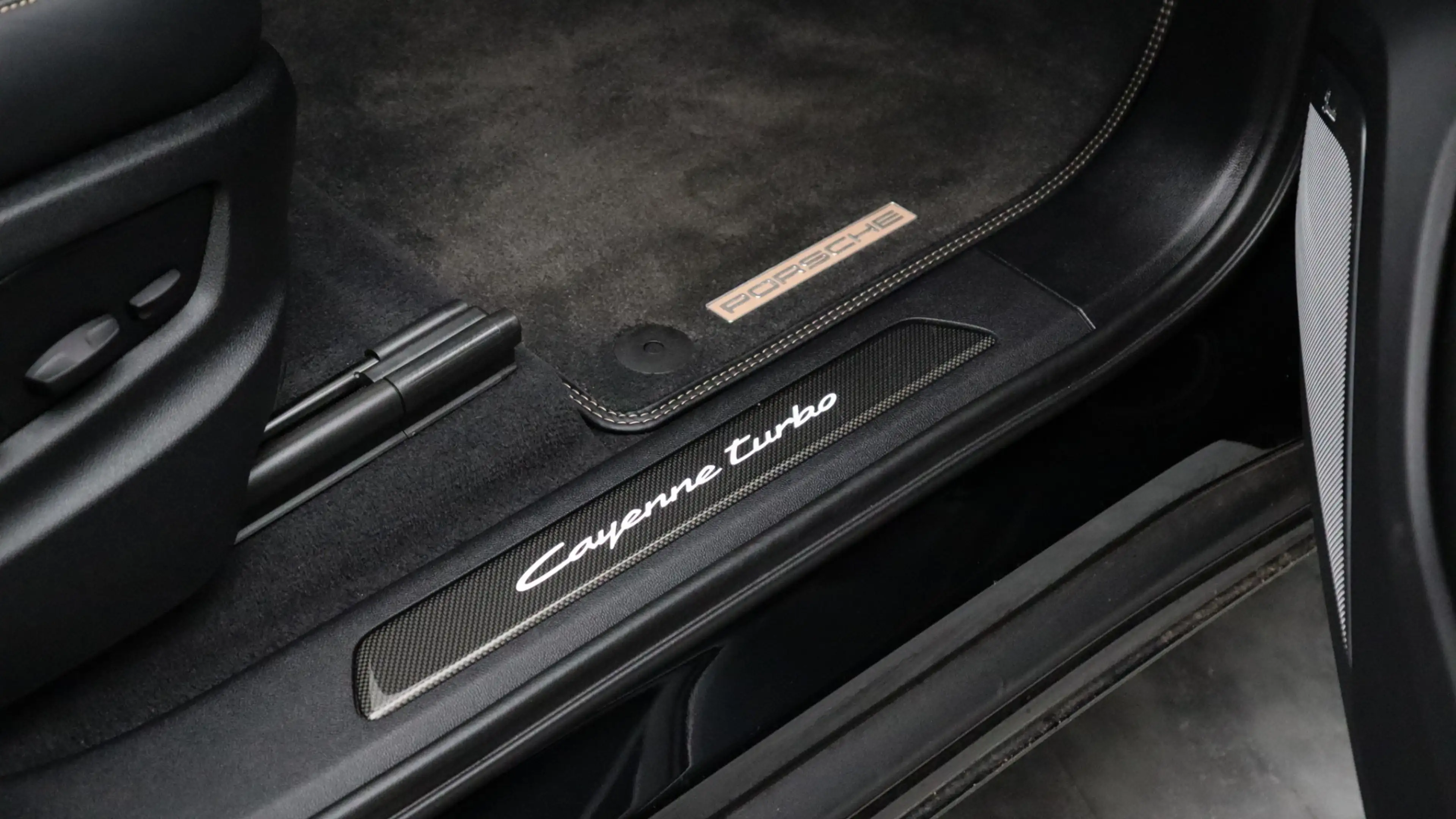 Porsche Cayenne 4.0 Turbo E-Hybrid | Burmester 3D | PCCB | Stoelve — photo 35