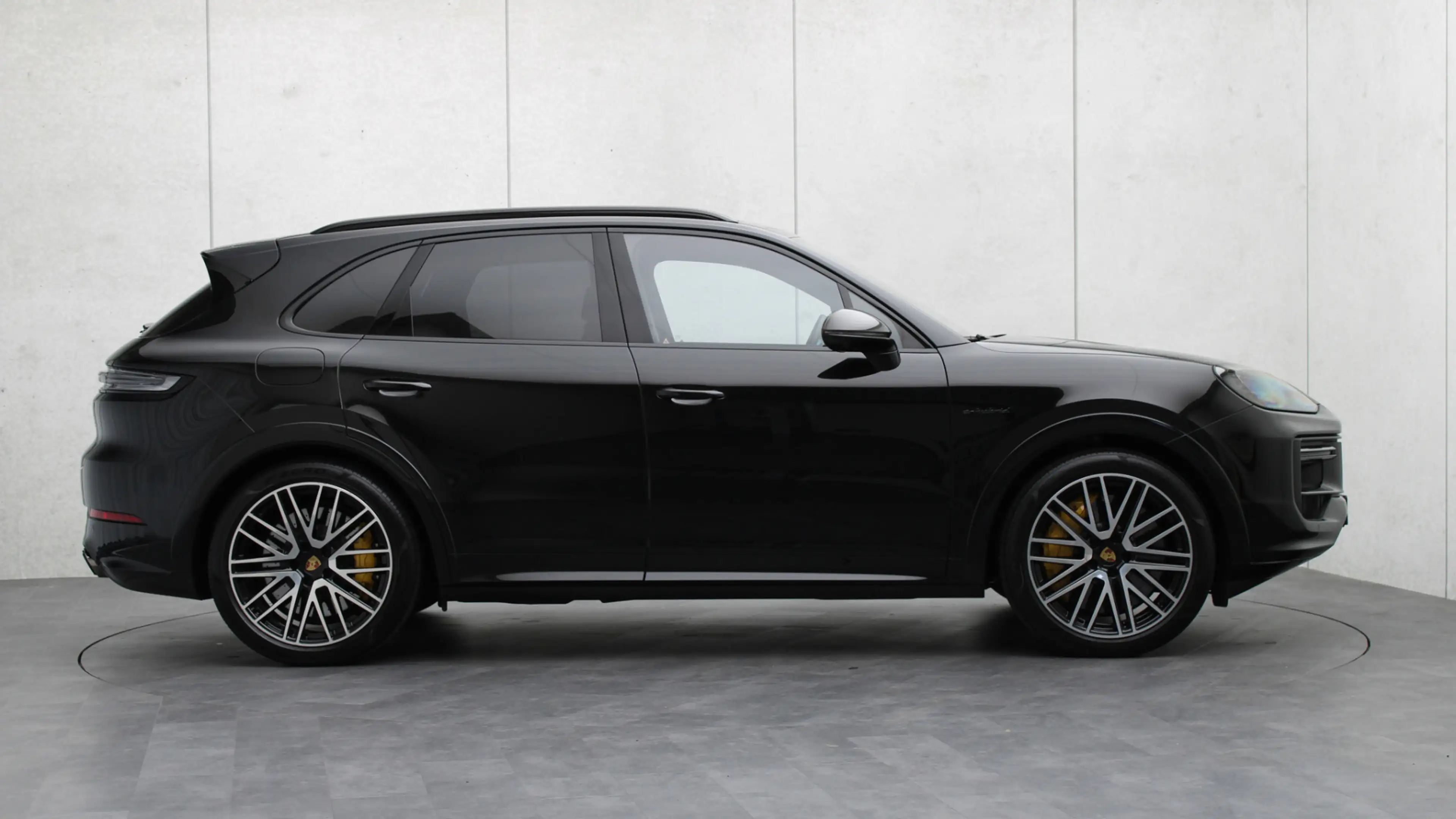 Porsche Cayenne 4.0 Turbo E-Hybrid | Burmester 3D | PCCB | Stoelve — photo 50