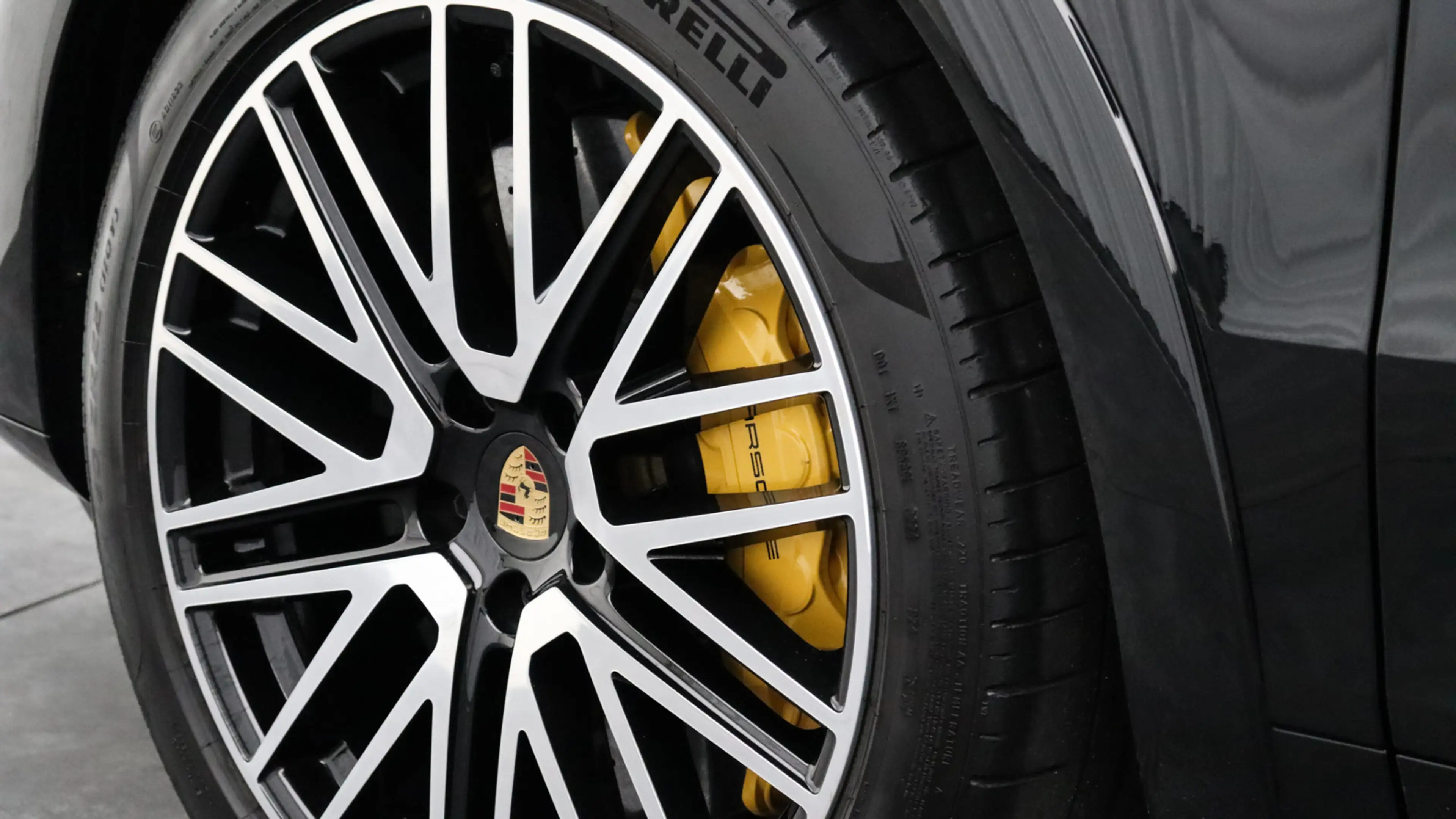 Porsche Cayenne 4.0 Turbo E-Hybrid | Burmester 3D | PCCB | Stoelve — photo 7