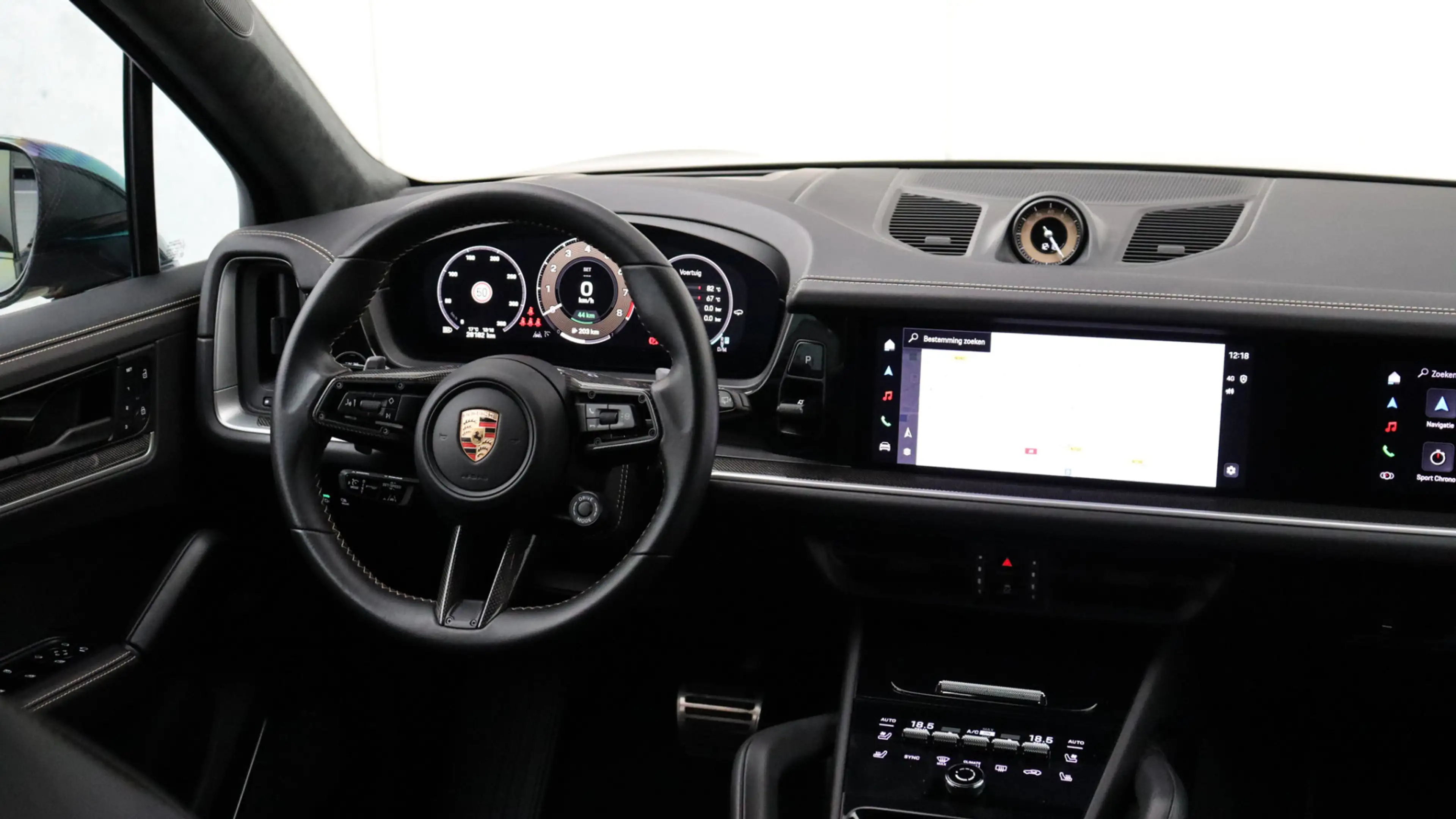 Porsche Cayenne 4.0 Turbo E-Hybrid | Burmester 3D | PCCB | Stoelve — photo 16