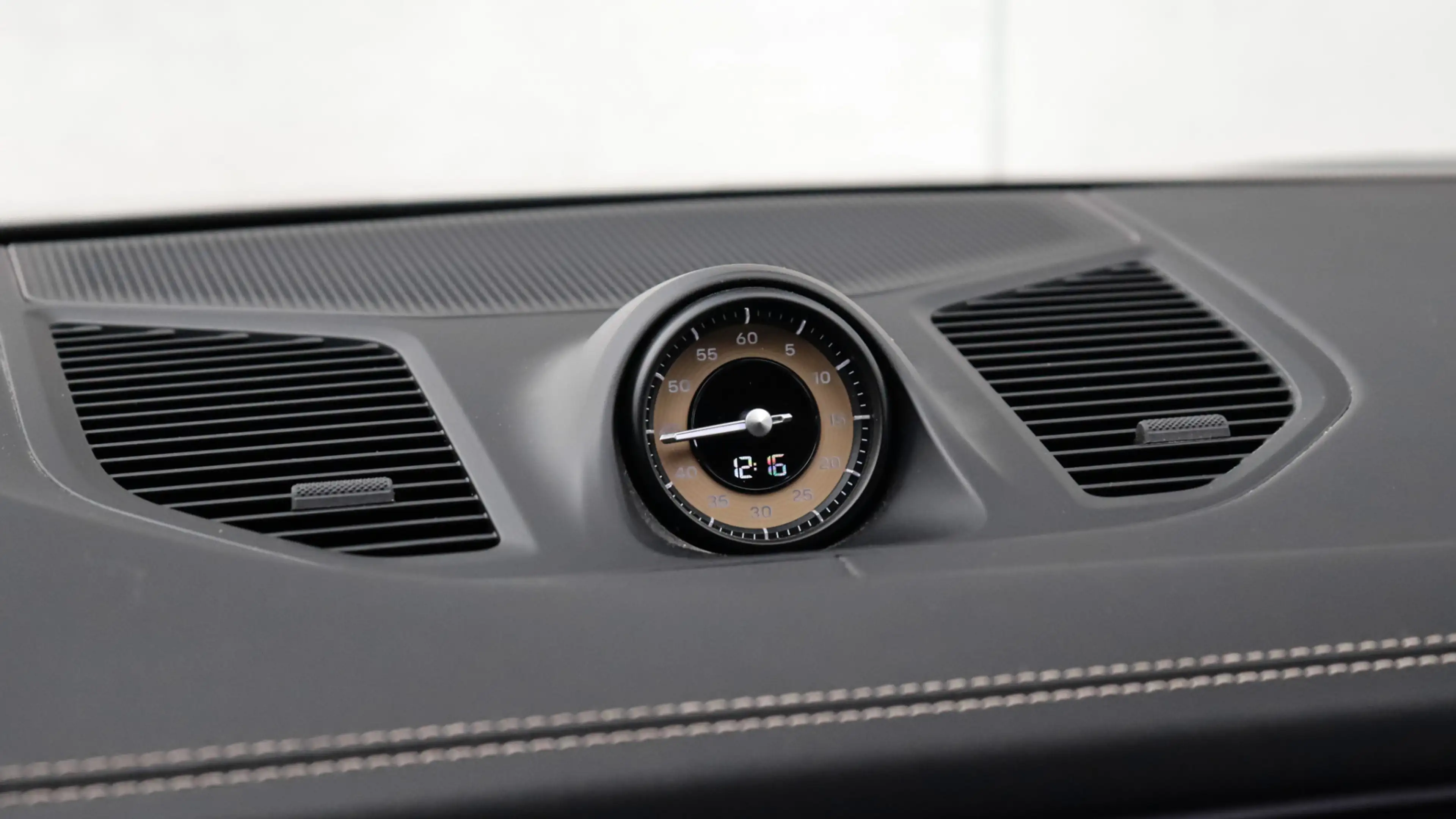 Porsche Cayenne 4.0 Turbo E-Hybrid | Burmester 3D | PCCB | Stoelve — photo 31