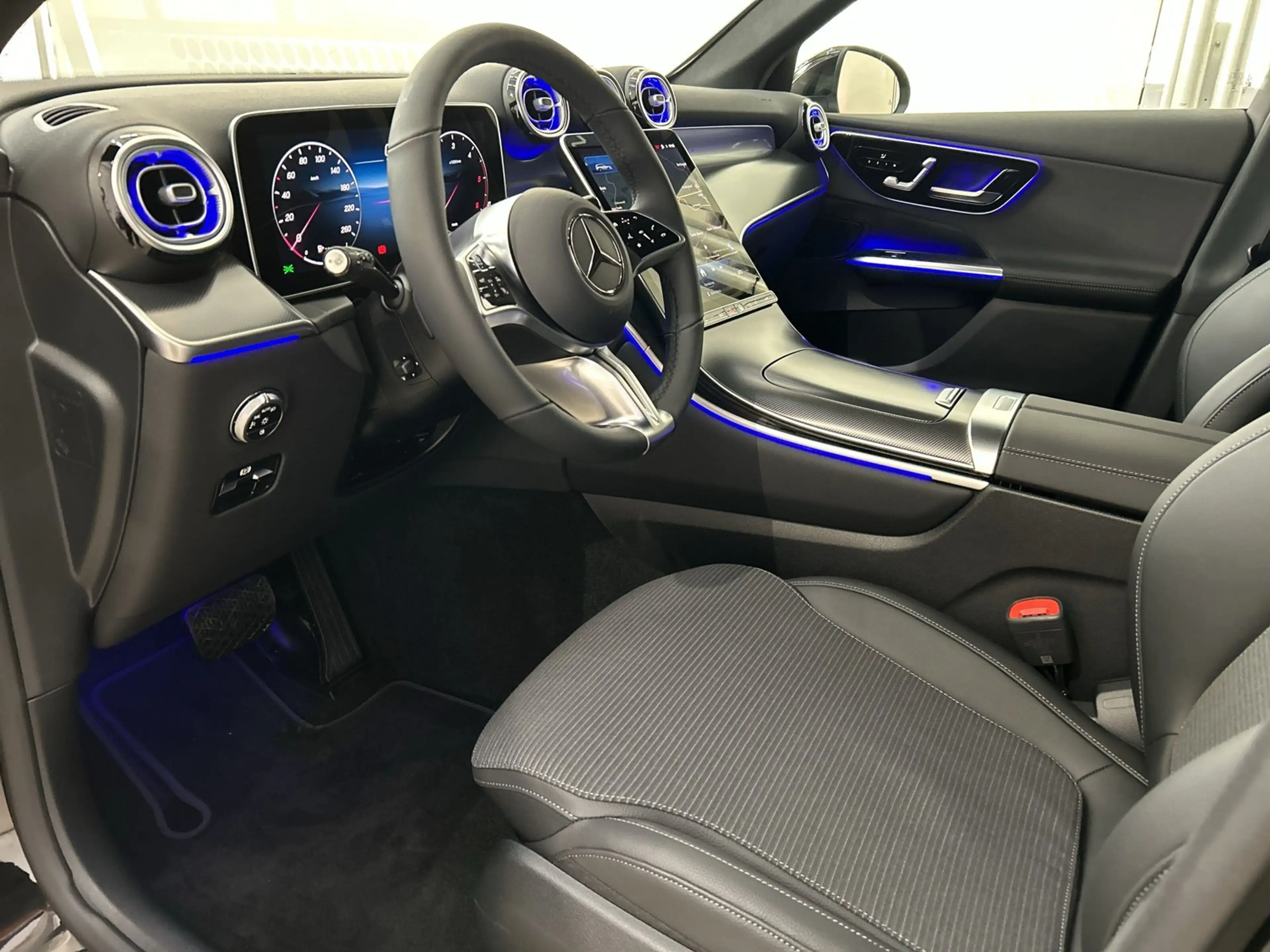Mercedes-Benz GLC 200 d 4MATIC Österreich-Edition Cam SHZ — photo 12