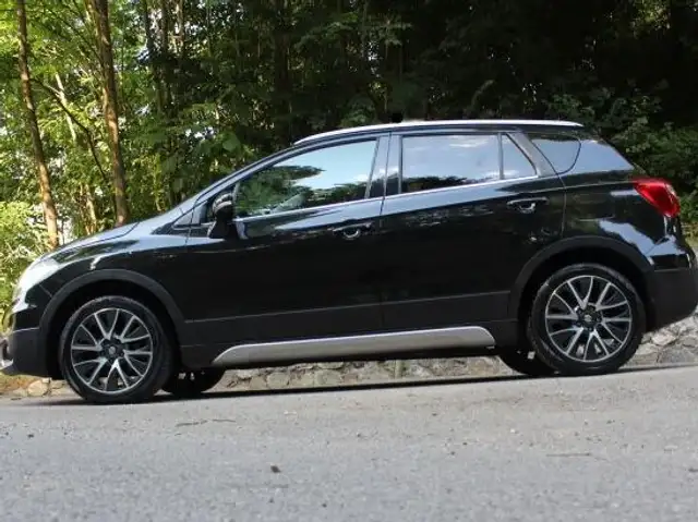 Suzuki SX4 S-Cross 1.6 DDDiS 4WD ALL-GRIP SUV ESTETICA PARI AL NUOVO CLIMA AUTOMATICO SENSORI PARK TELECAMERA SEDILI REFRIGERATI RADIO HI-FI