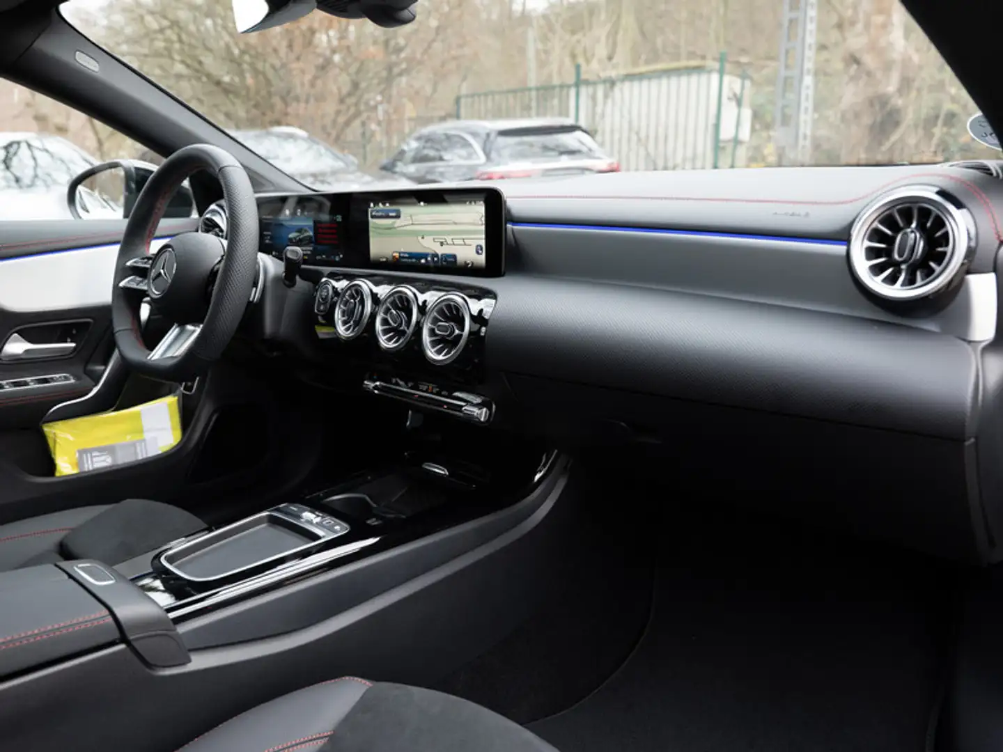 Mercedes-Benz CLA 200 Coupé AMG-Sport/MLB/Cam/Pano/Night/Distr Gris - 2