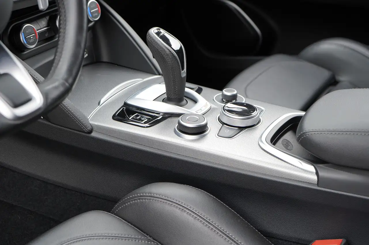 Alfa Romeo Stelvio 2022 — фото 13
