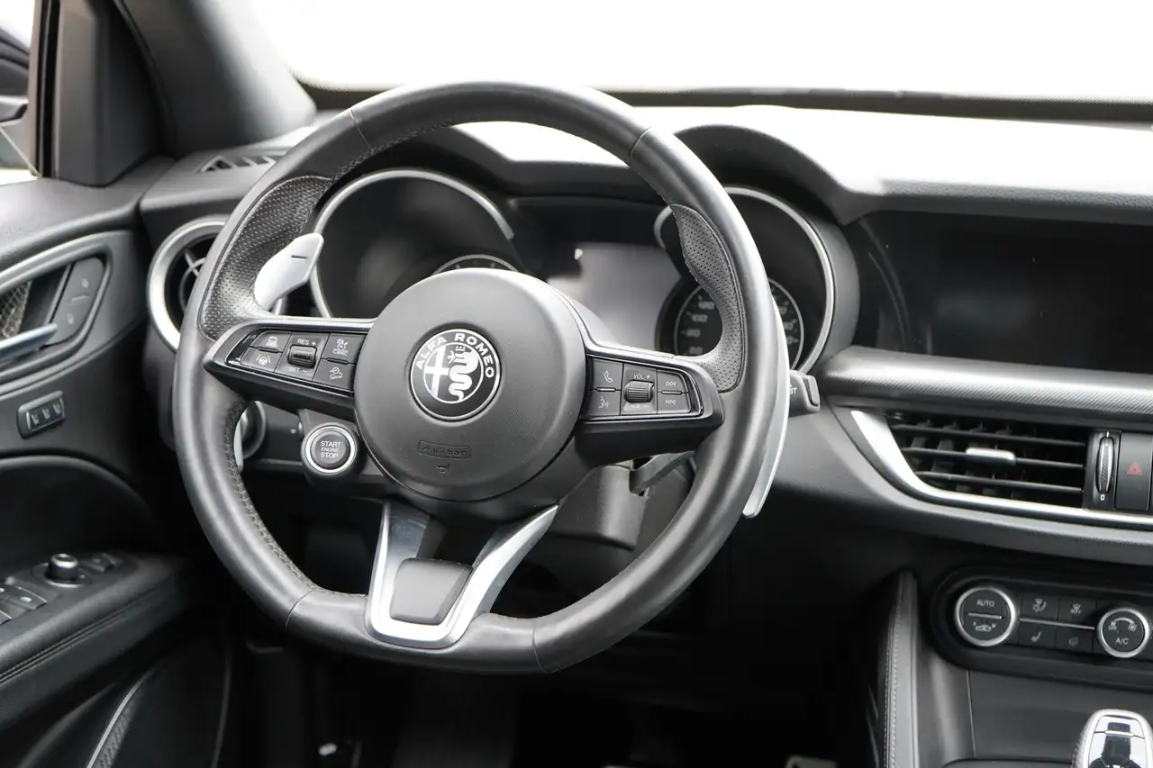 Alfa Romeo Stelvio 2022 — фото 12