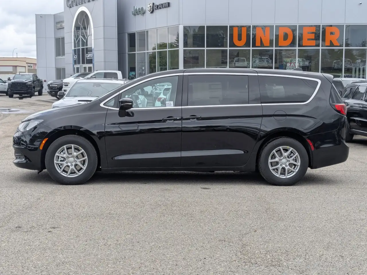 Chrysler Grand Caravan photo Chrysler Grand Caravan