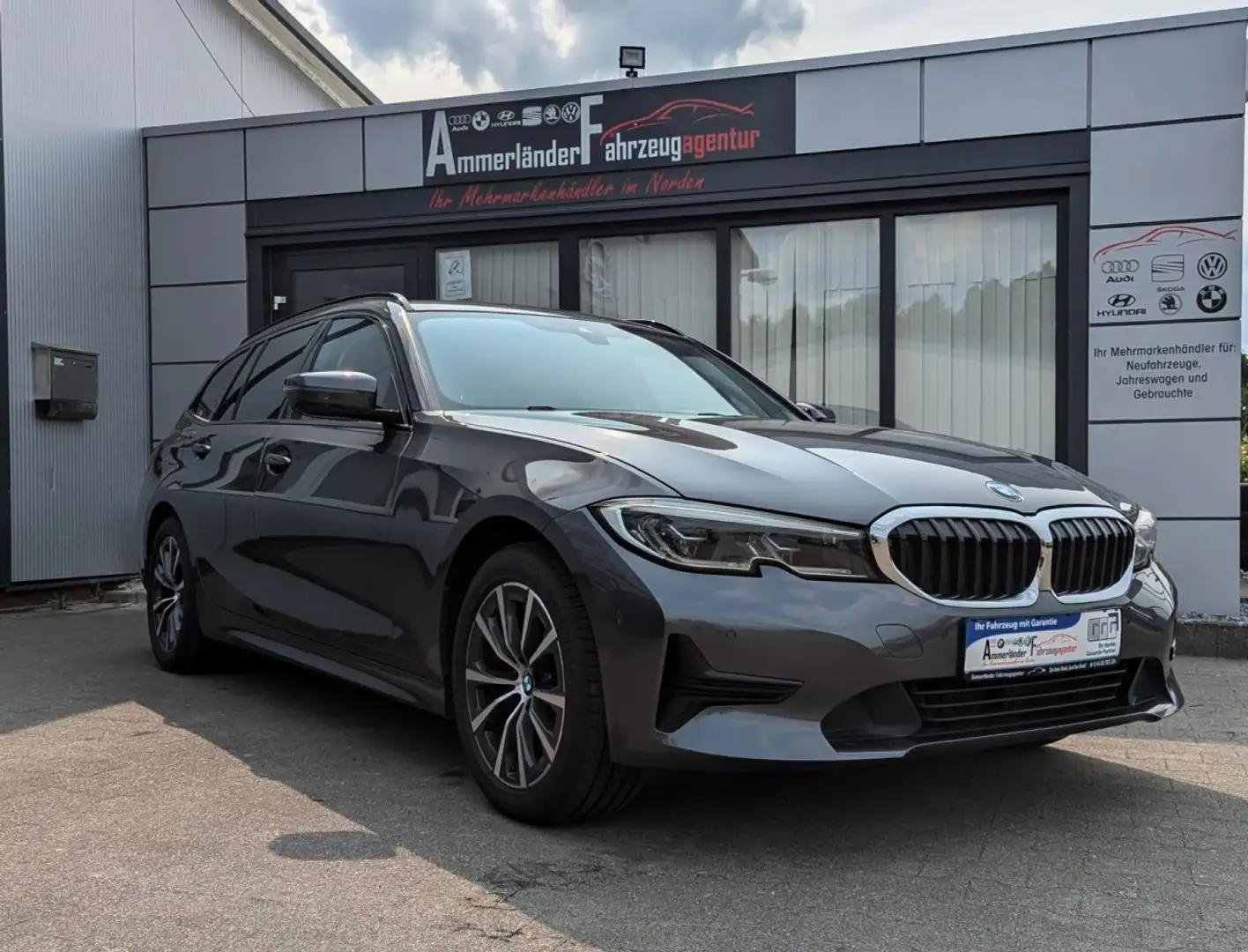 BMW 318 d 318 d Mild-Hybrid EU6d Advantage *NAVI*SHZ*LEDER Grau - 2