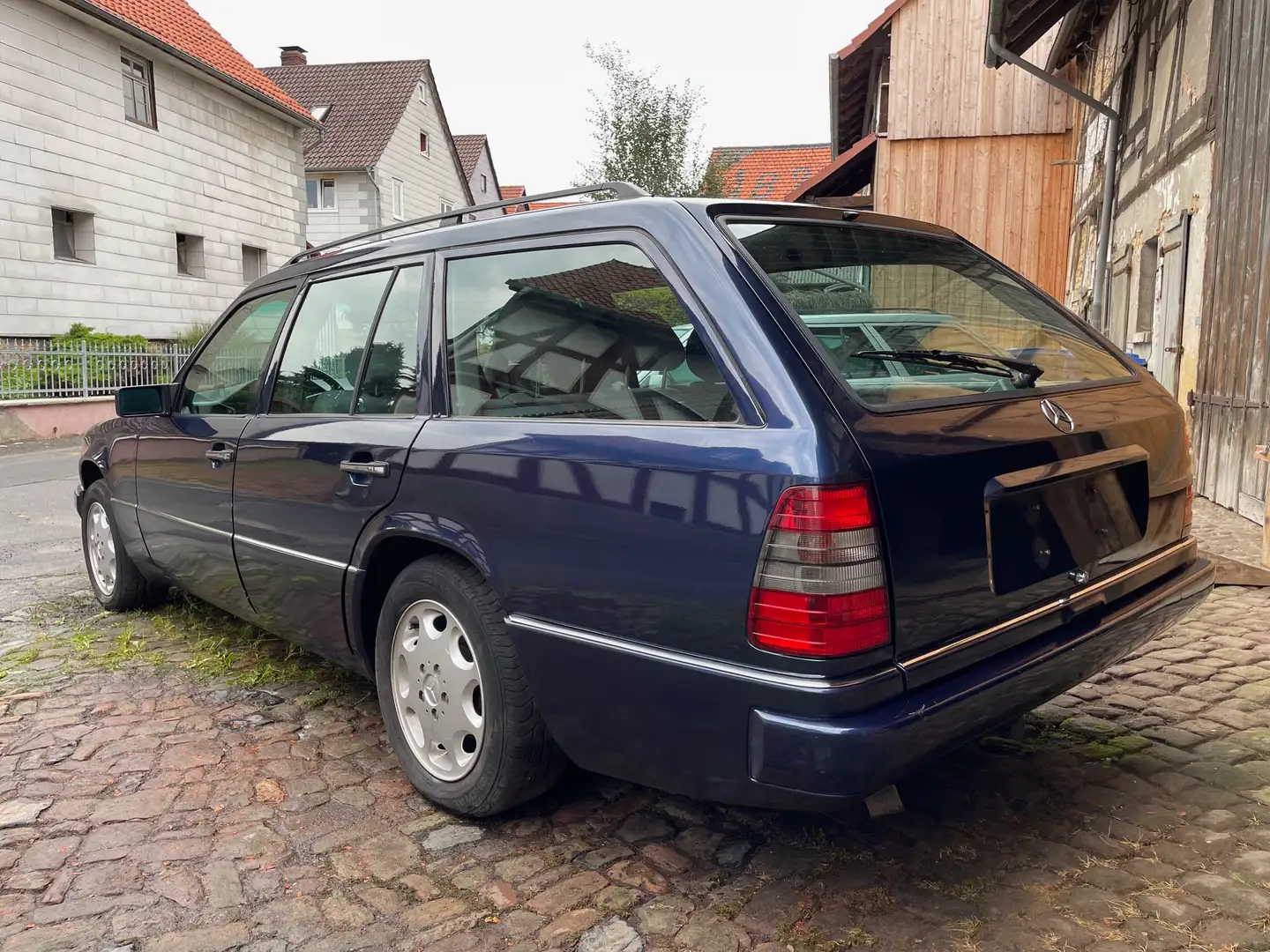 Mercedes-Benz E 320 E 320 T Modrá - 2