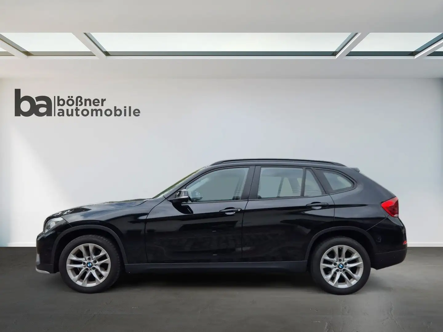 BMW X1 18d xDrive Bi-Xenon/PDC/Bluetooth/8-fach/SHZ Noir - 1