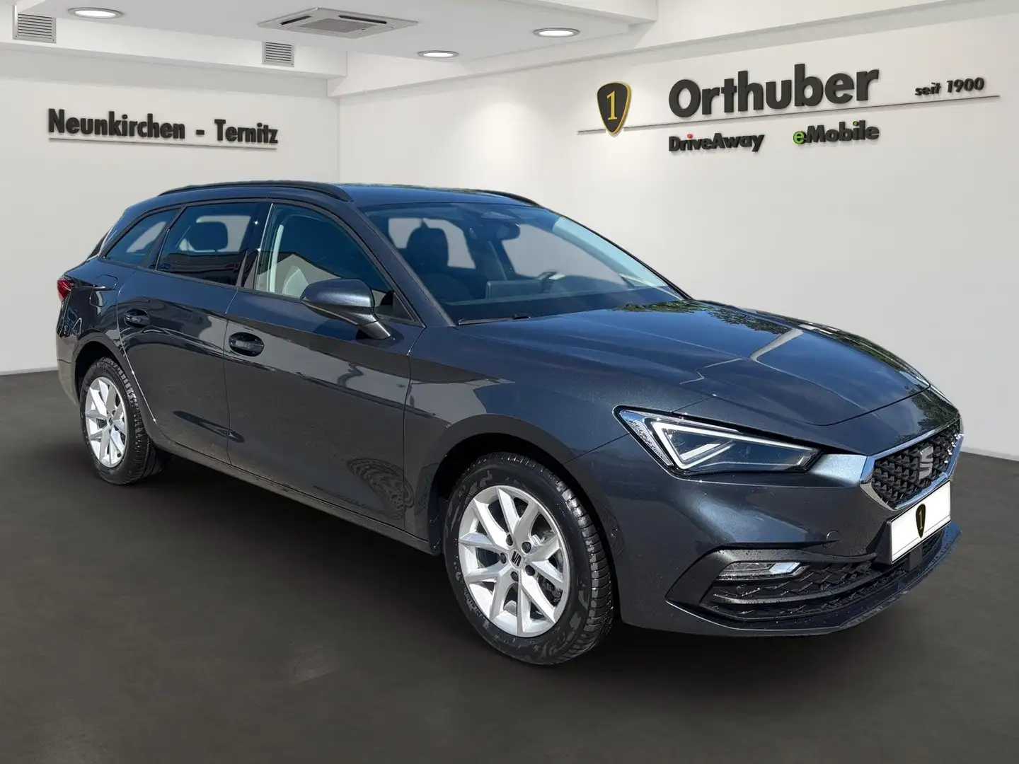 SEAT Leon Style Edition 1.5 eTSI DSG Grau - 2