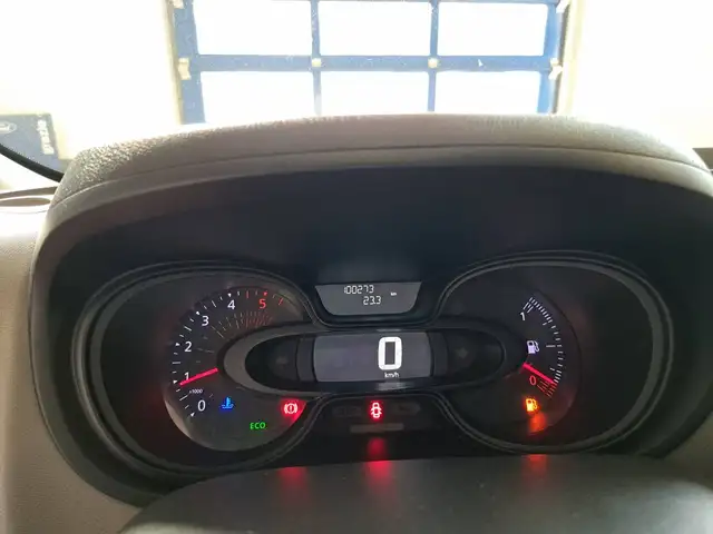 Renault Trafic view 3