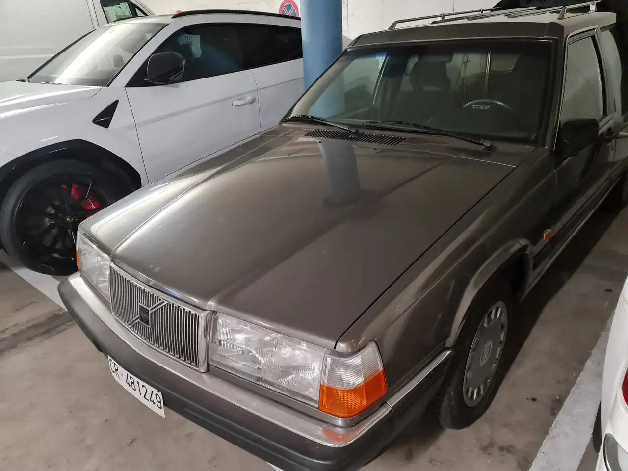 Volvo 945 Leichenwagen-Bestattungsfahrzeug, foto 1