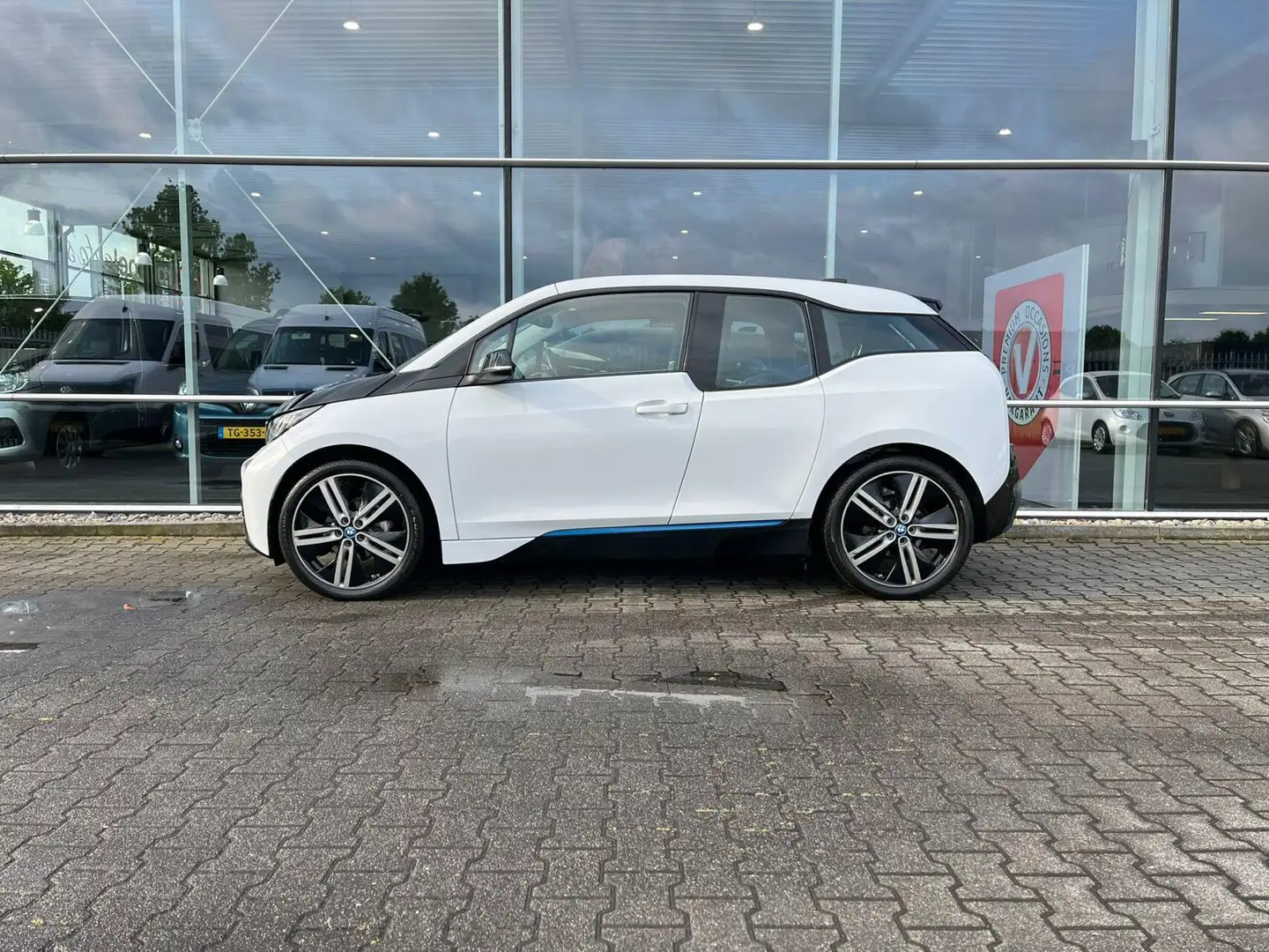 BMW i3 Basis Advance 22 kWh stoelverwarming,PDC,Navi Bílá - 2
