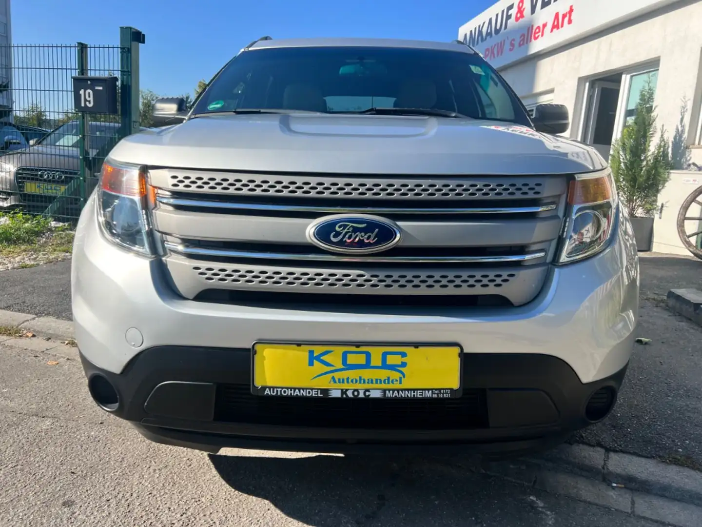 Ford Explorer 7-Sitzer / 1. Hand Weiß - 2