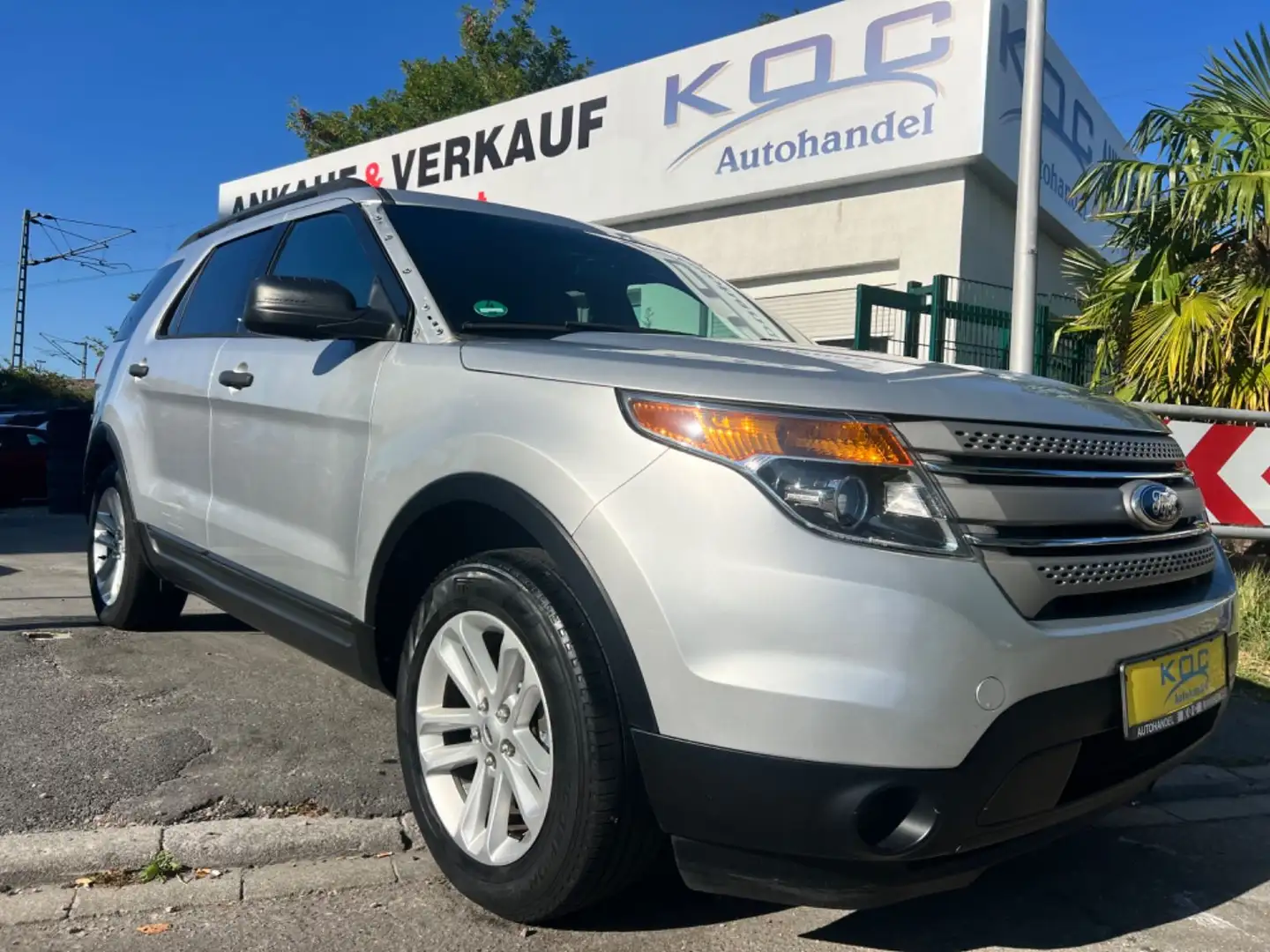 Ford Explorer 7-Sitzer / 1. Hand Weiß - 1
