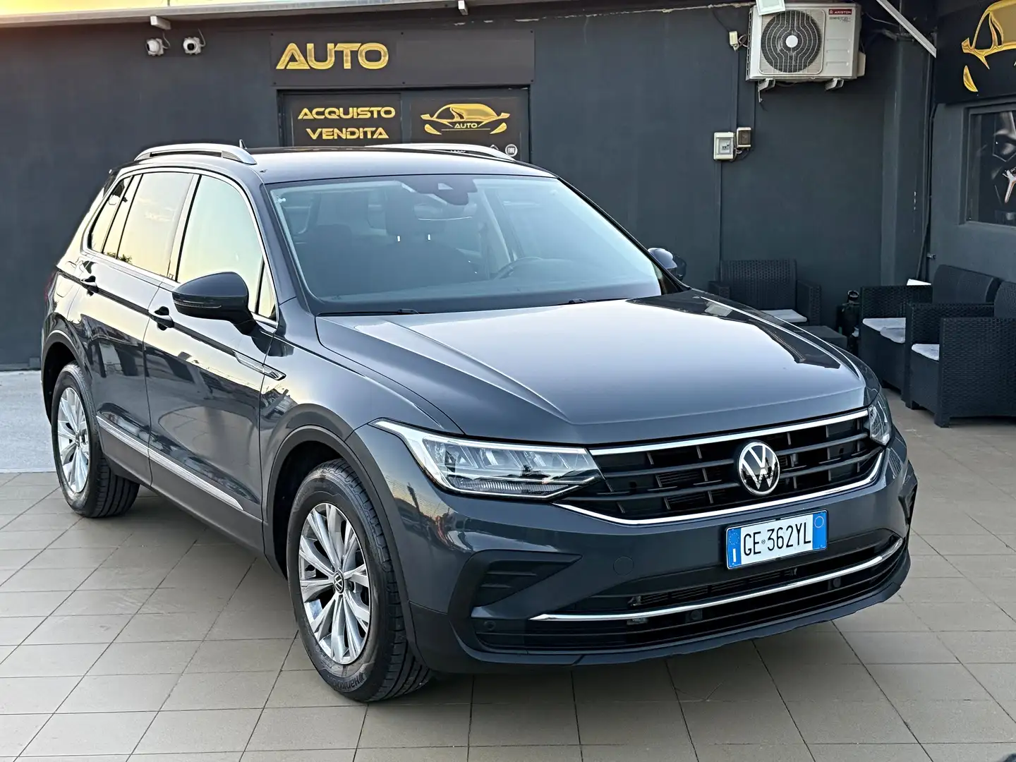 Volkswagen Tiguan 1.5 tsi R-Line 150cv dsg Garanzia 12 Mesi - 1