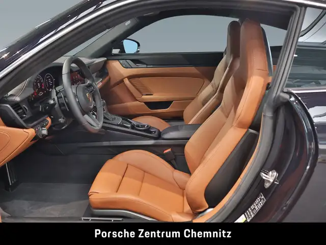 Porsche 911 view 12