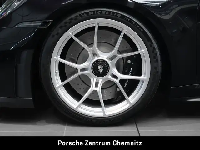 Porsche 911 view 6