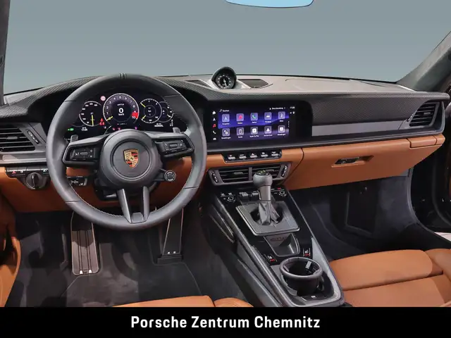 Porsche 911 view 7