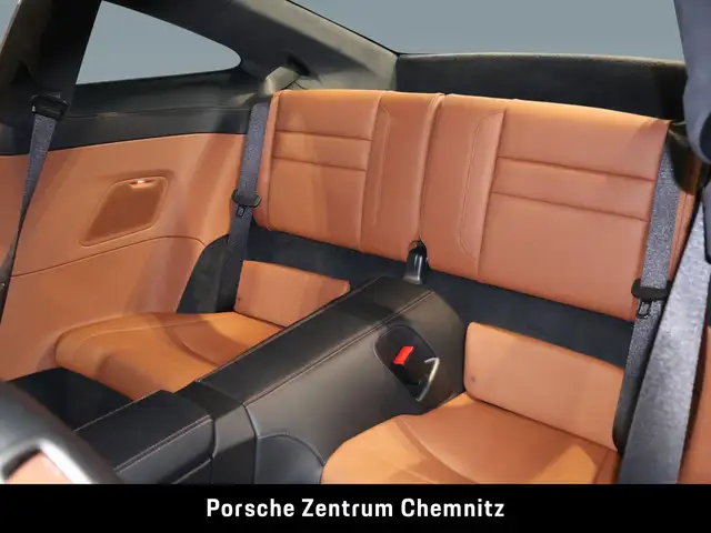 Porsche 911 view 8