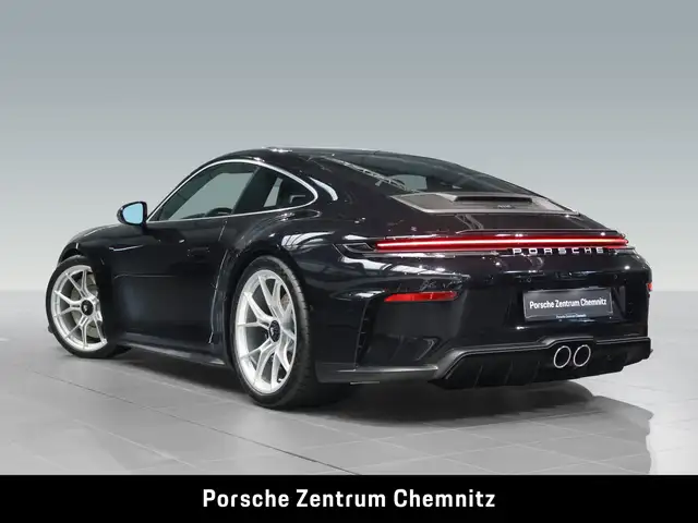 Porsche 911 view 3