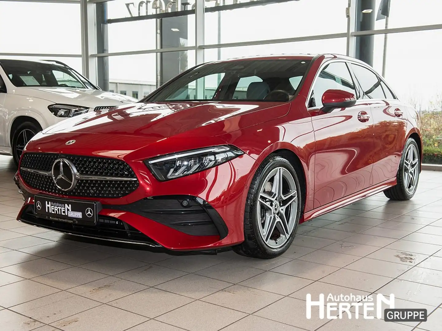 Mercedes-Benz A 200 +AMG+KEYLESS+LED+AMBIENTE+AHK+WINTER-P.+SHZ Rot - 1