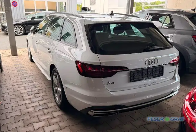 Audi A4 view 4