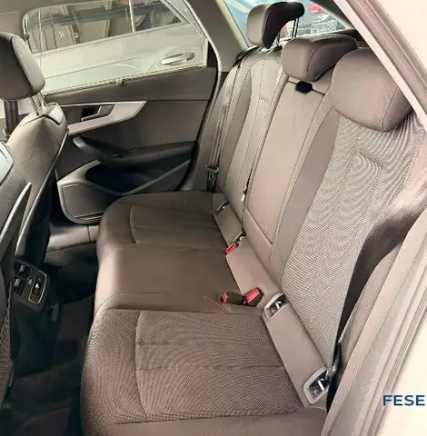 Audi A4 view 7