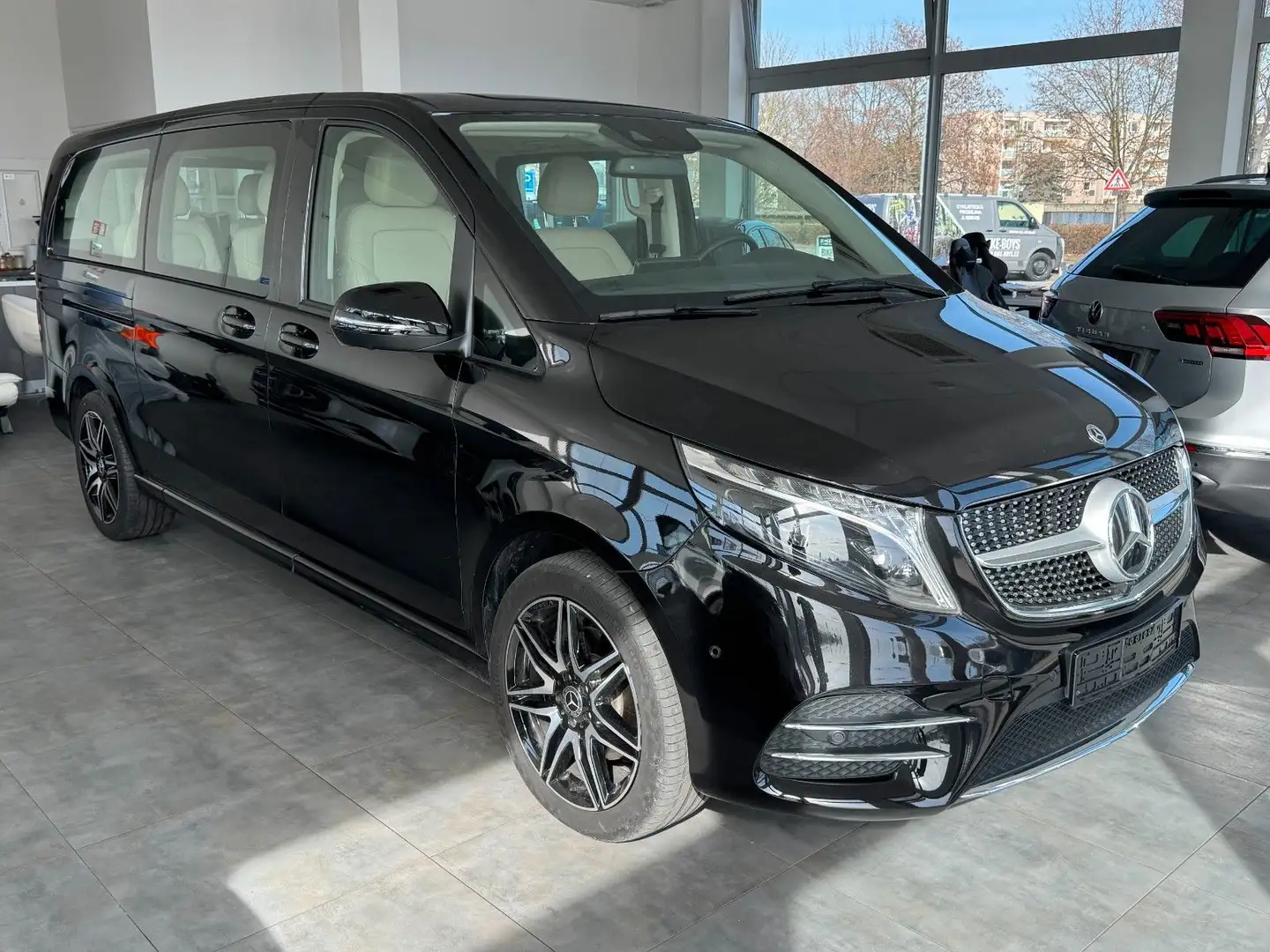 Mercedes-Benz V 300 V300d 4Ma AMG. AVATG.ED.XL*AIR*360°DISTR*LANE Negro - 1