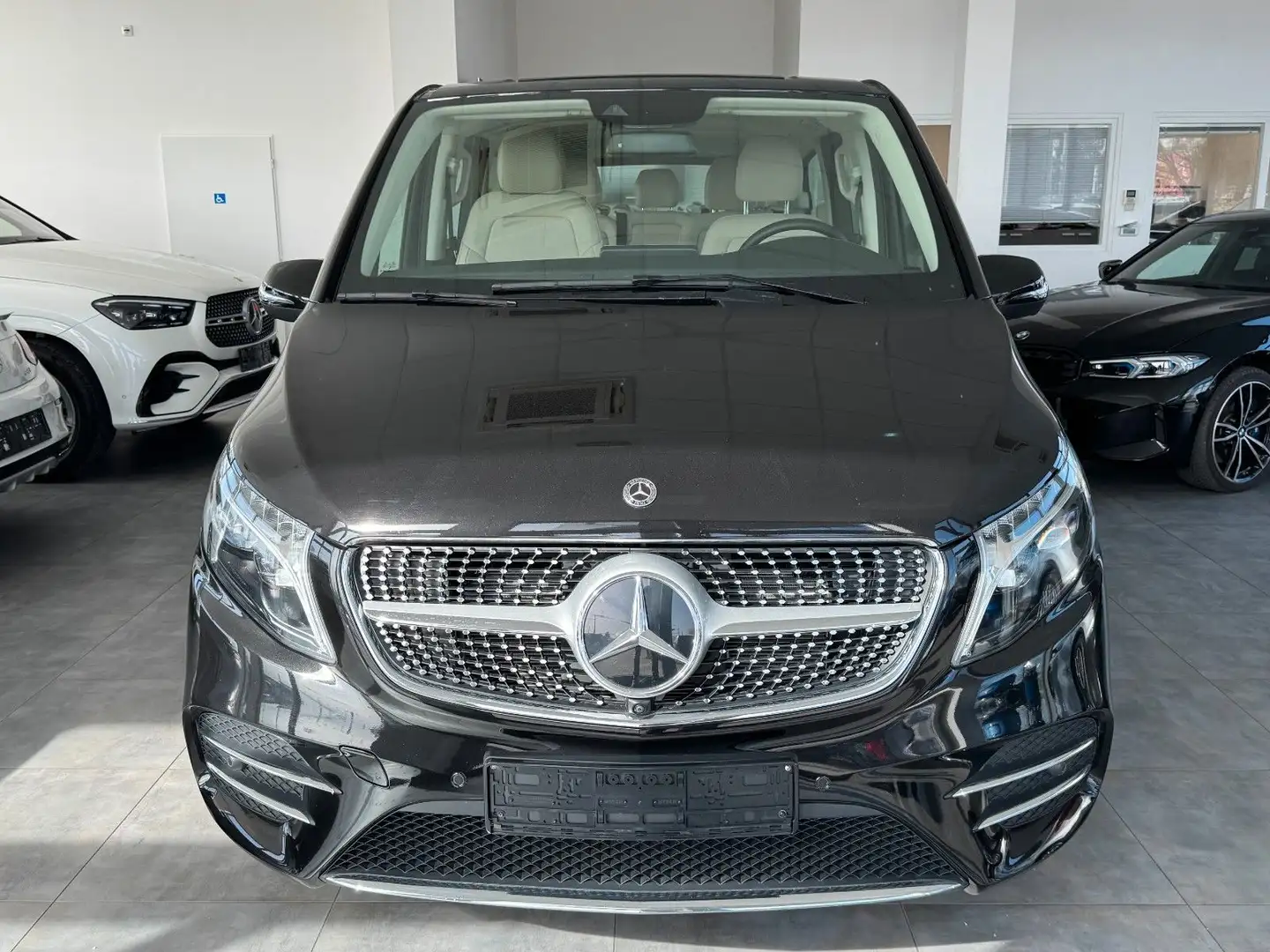 Mercedes-Benz V 300 V300d 4Ma AMG. AVATG.ED.XL*AIR*360°DISTR*LANE Negro - 2