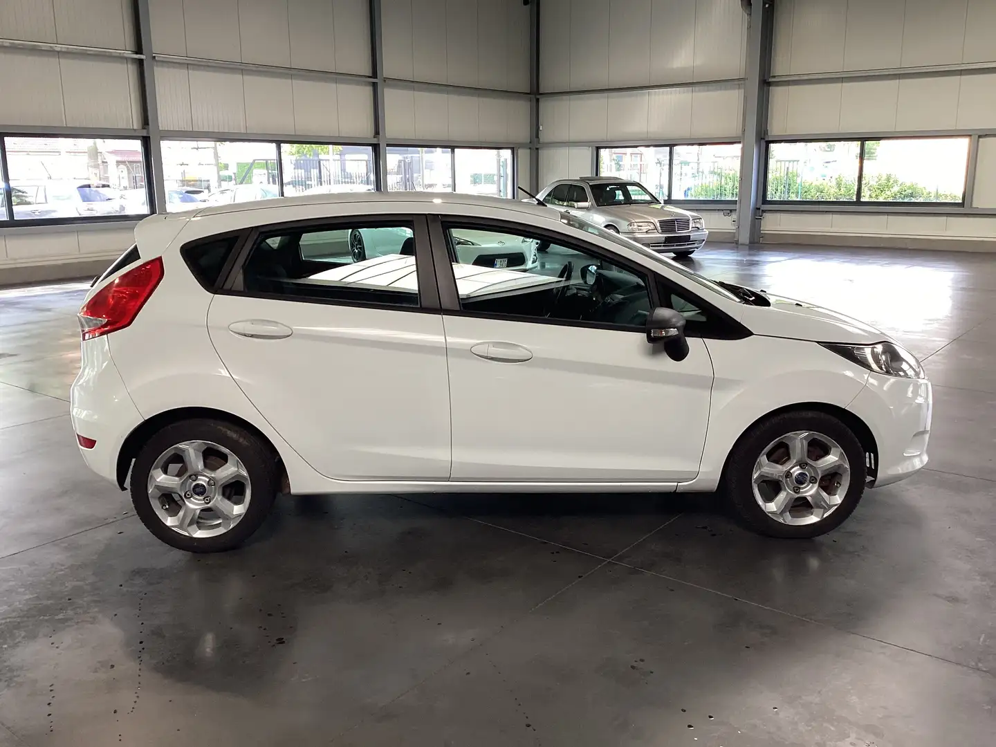 Ford Fiesta bijela - 2