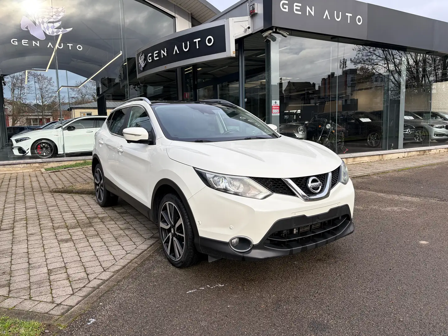Nissan Qashqai 1.6dCi Connect Edition Xtronic *12 MOIS GARANTIE* Wit - 1