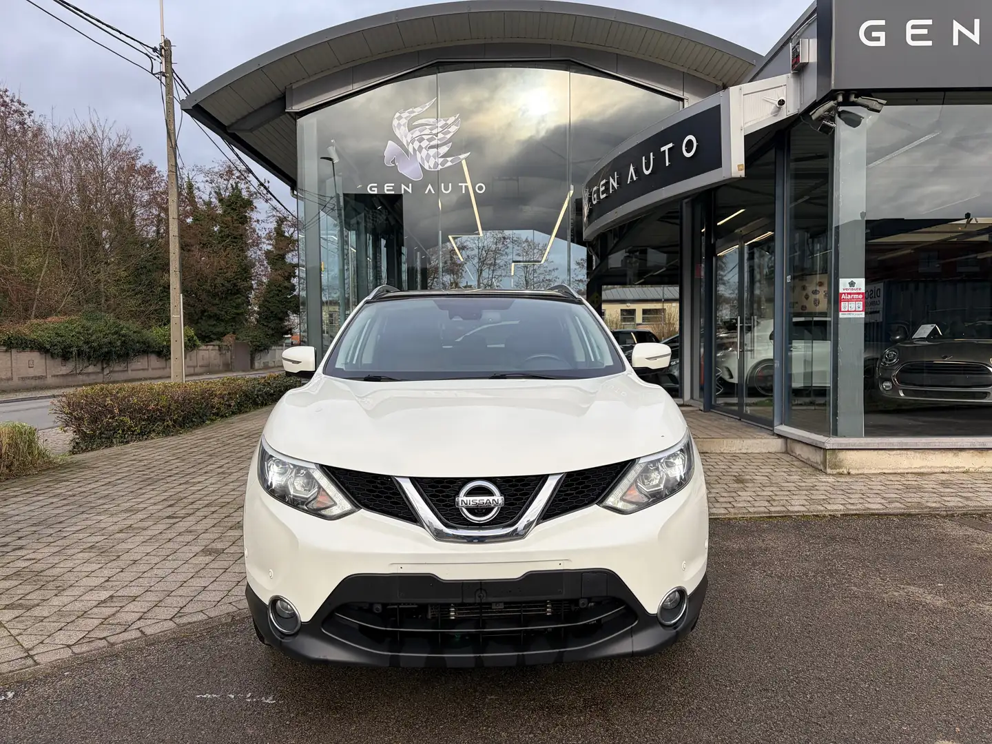 Nissan Qashqai 1.6dCi Connect Edition Xtronic *12 MOIS GARANTIE* Wit - 2