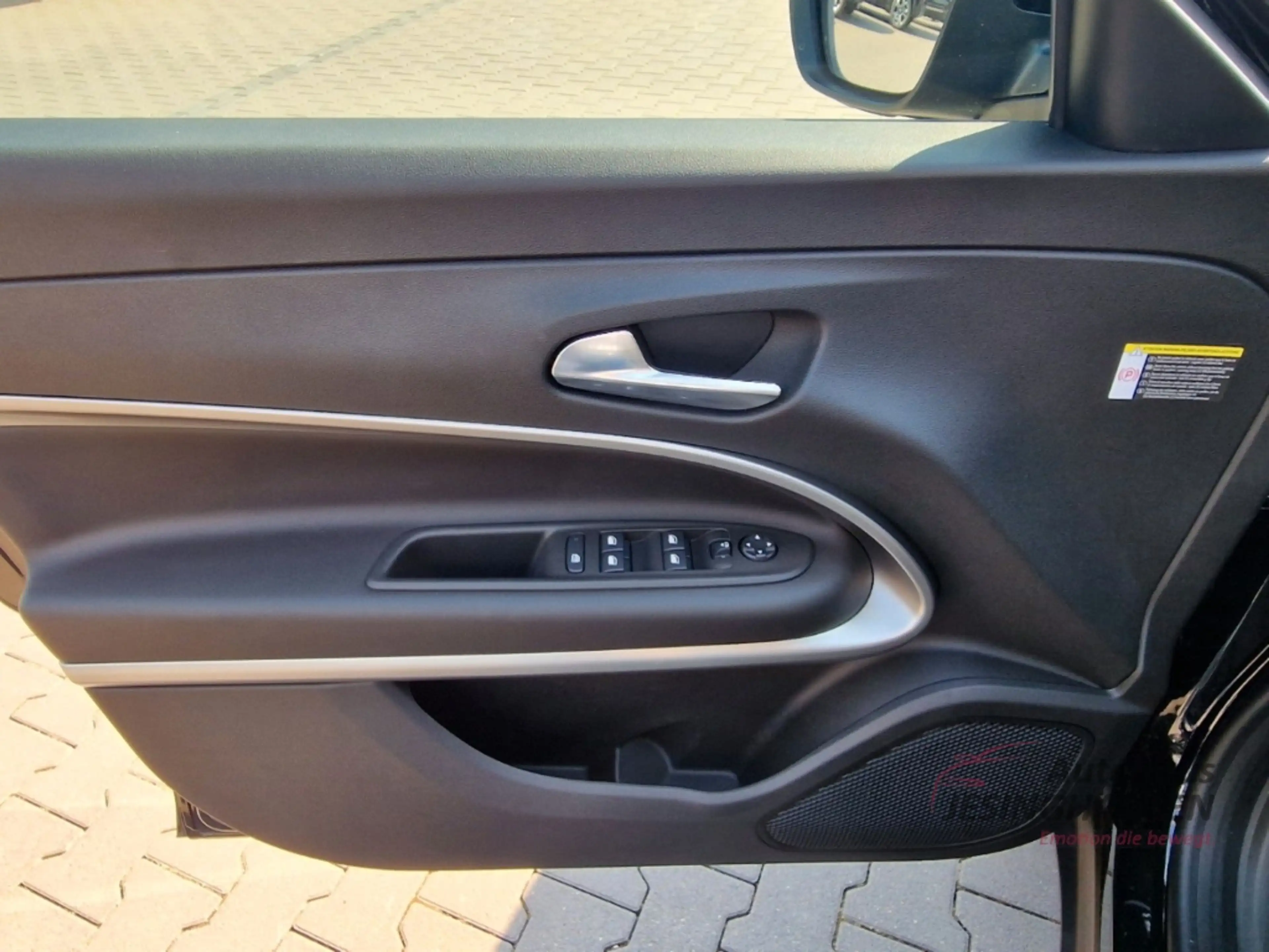 Jeep Avenger Summit+ Leder *GARANTIE BIS 08/28*LED Navi SHZ 360 — photo 11