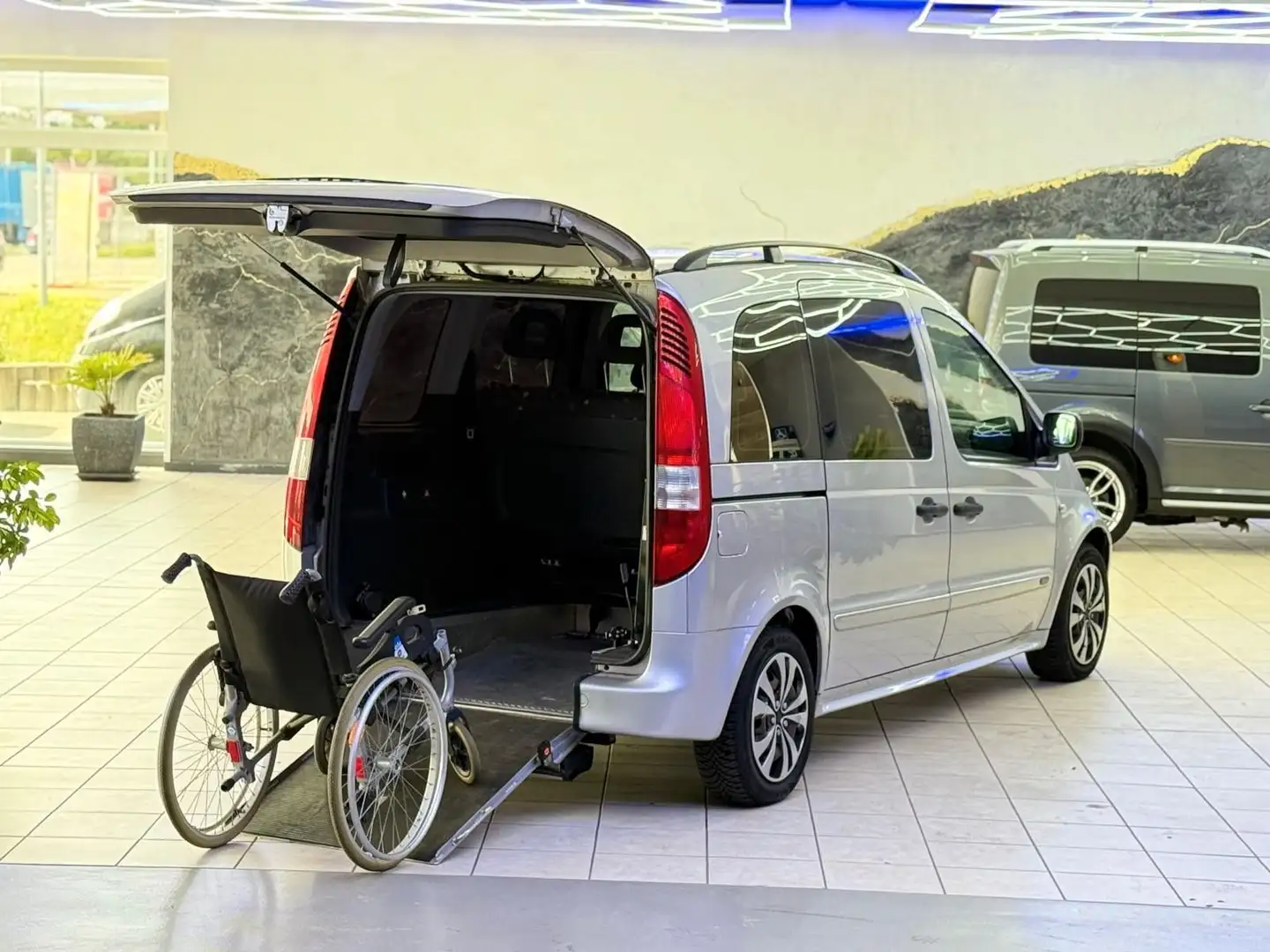 Mercedes-Benz Vaneo -Behindertengerecht-Rampe-Automatik Silber - 2