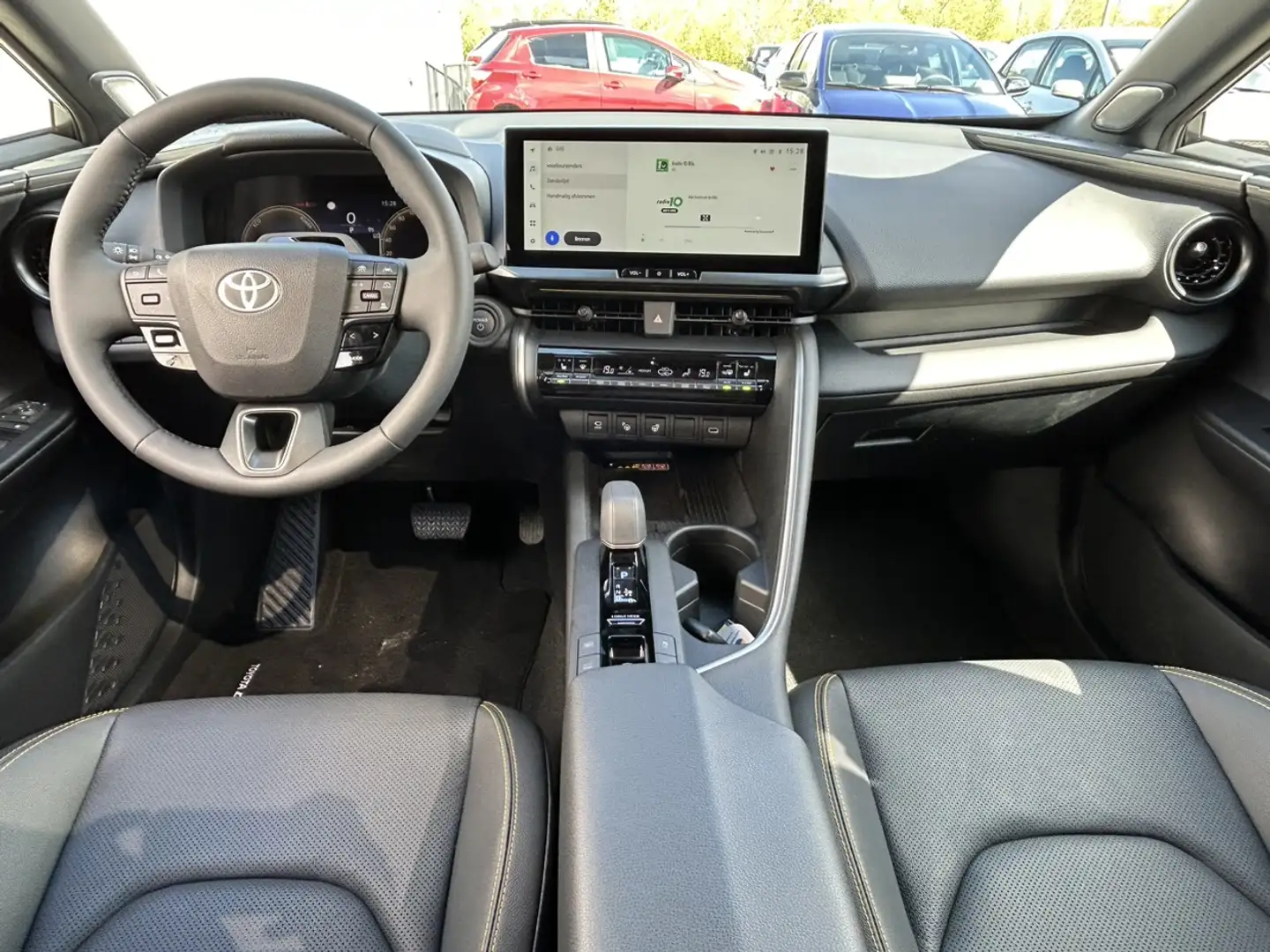 Toyota C-HR Plug-in Hybrid 220 Première Edition | Navigatie | Gelb - 2