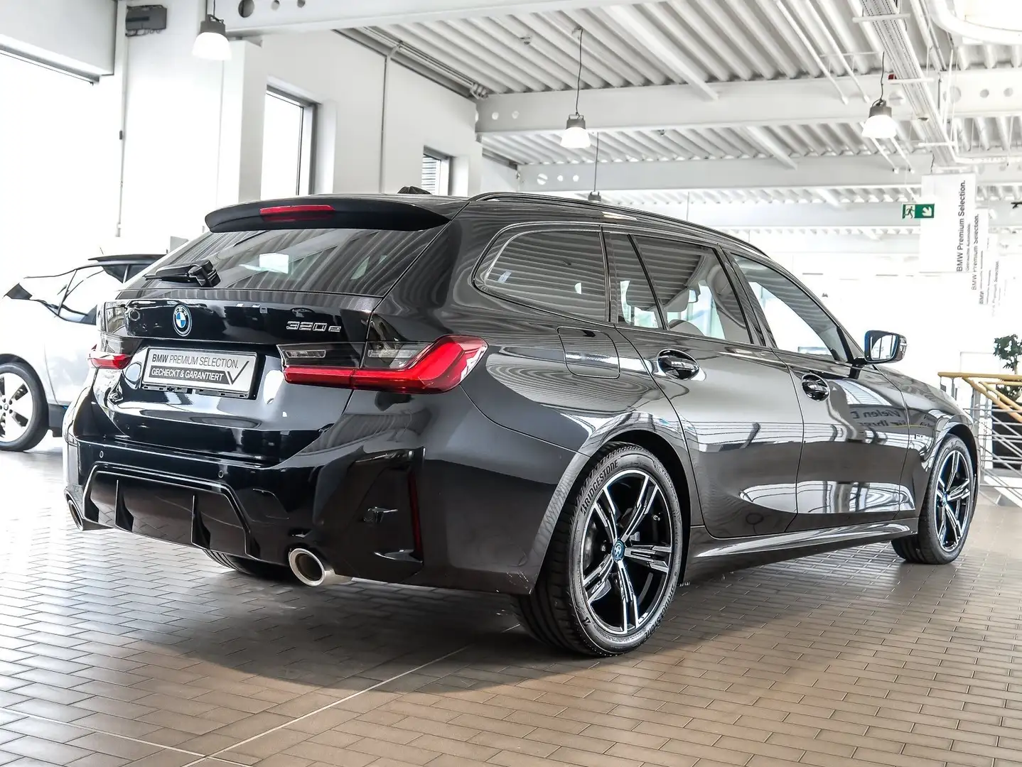 BMW 320 e Touring MSport Widescreen Display PDC LED Schwarz - 2