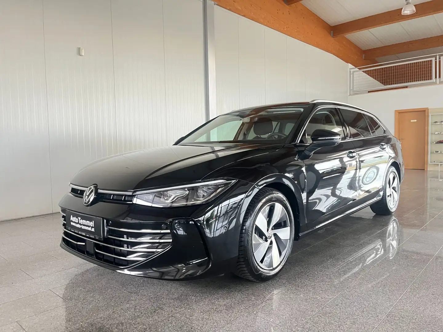 Volkswagen Passat Variant 2.0 TDI 110 kW Elegance LED,NAVI,AHV,ACC Schwarz - 2