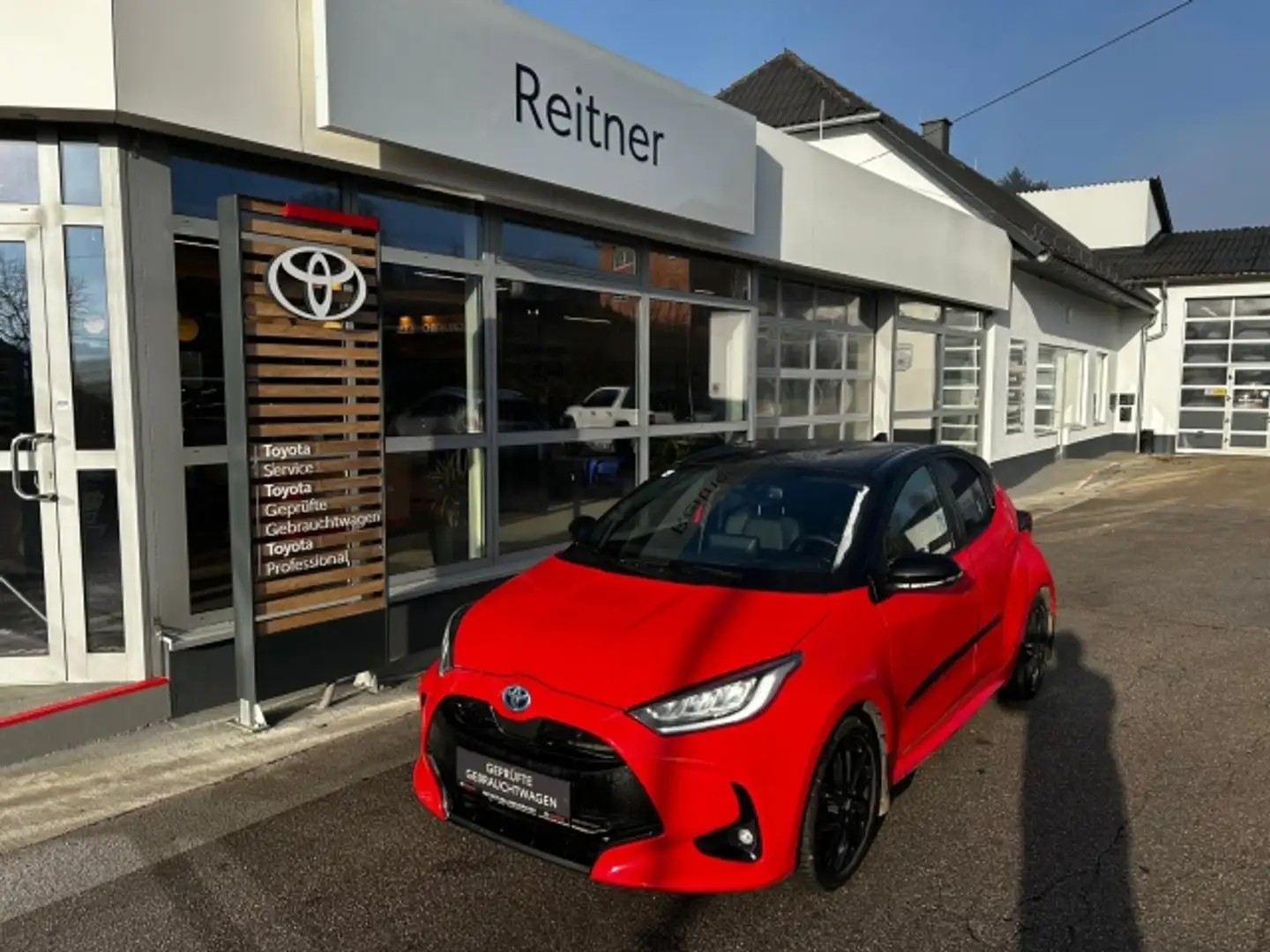 Toyota Yaris Yaris - 1,5 l Hybrid Rot - 2