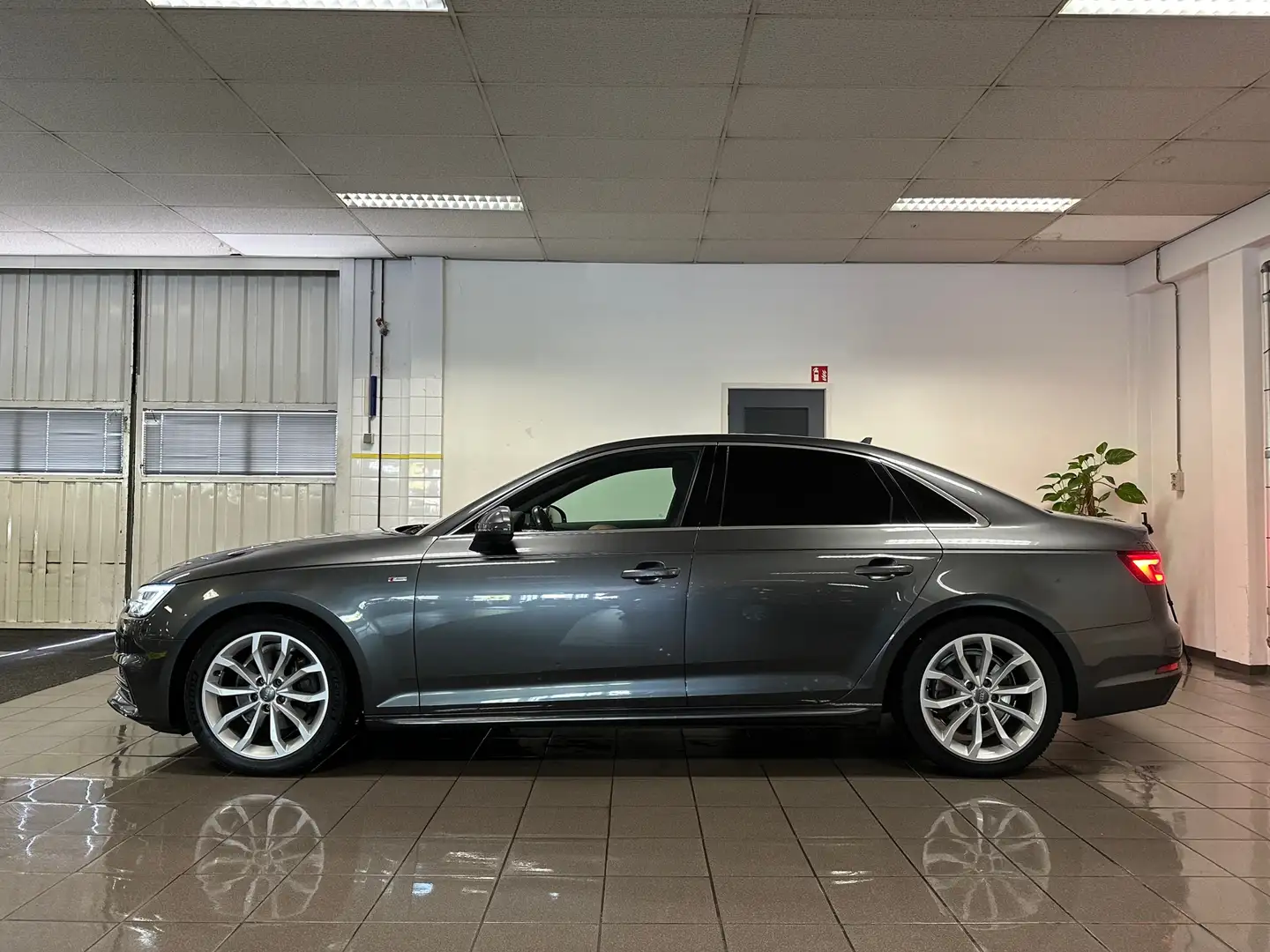Audi A4 Limousine 1.4 TFSI Sport S-Line * Automaat / B&O / Grau - 2