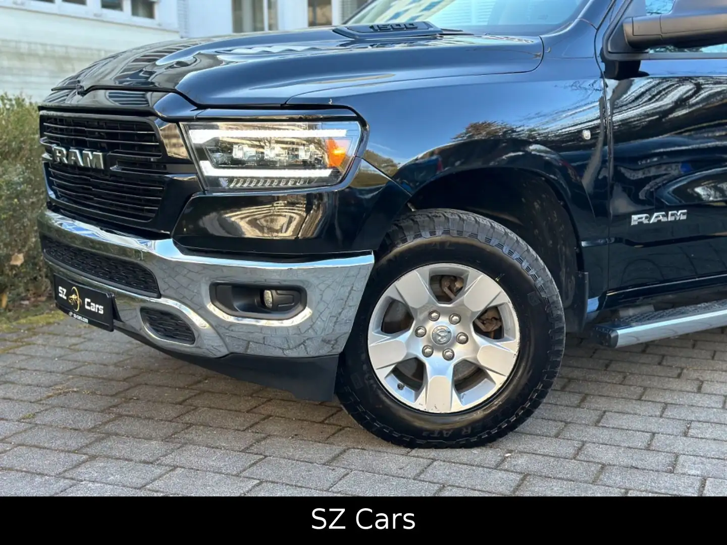 Dodge RAM 1500 5.7 V8 Bighorn 4x4 QuadCab Schwarz - 2