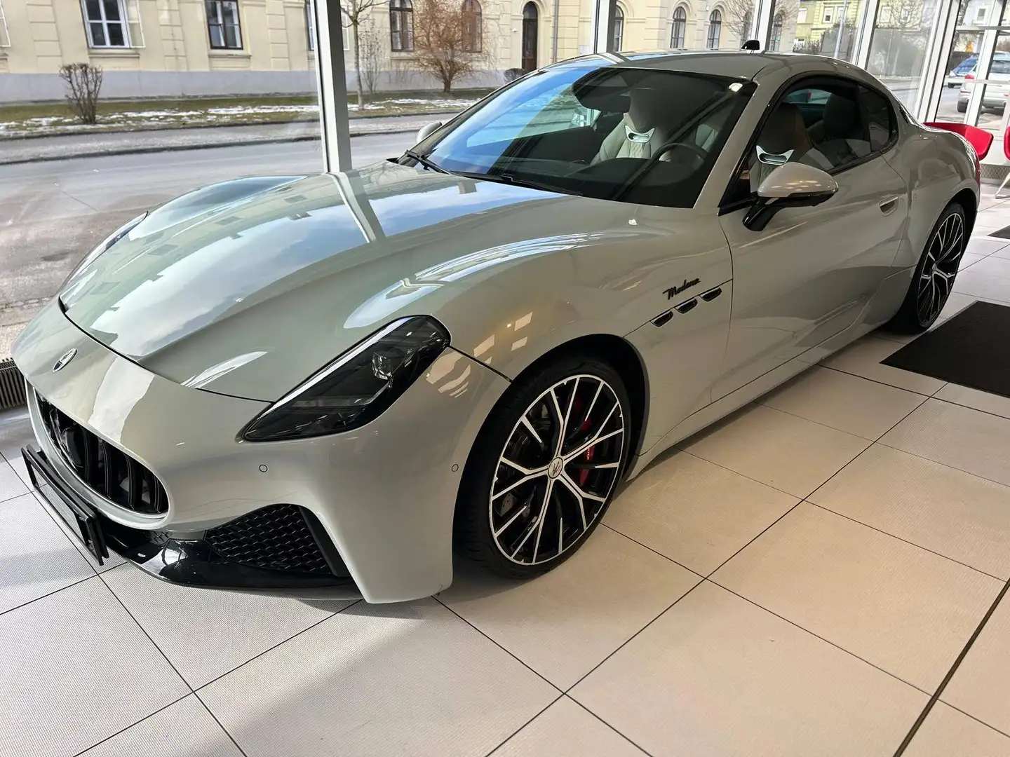 Maserati GranTurismo MODENA Grau - 1