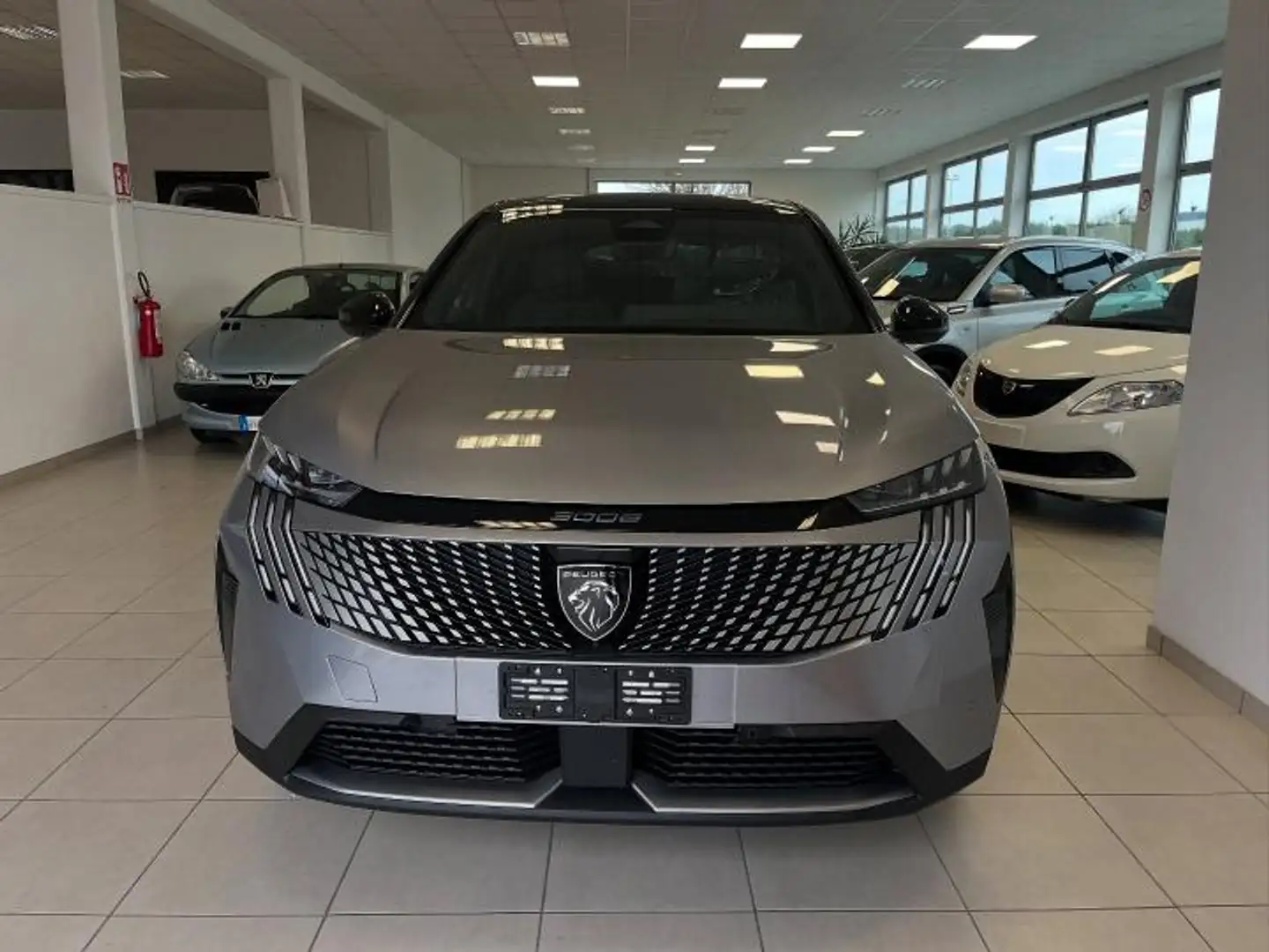 Peugeot 3008 1.2 hybrid 48V Allure Pack 145cv e-dcs6 Gris - 2