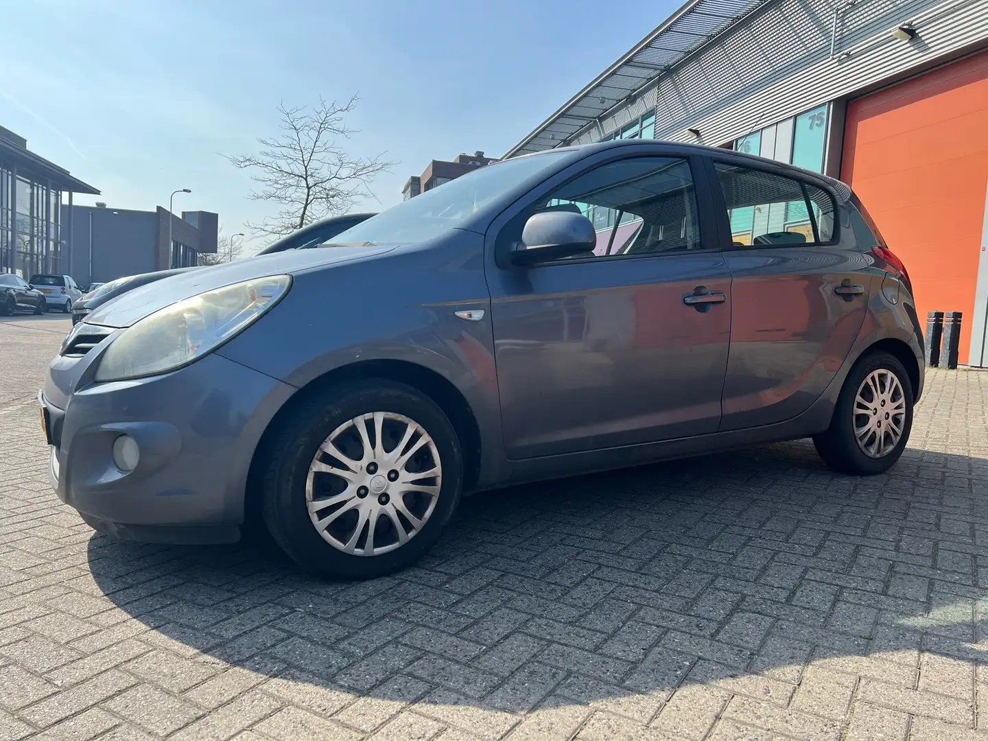 Hyundai i20 1.2i Dynamic 1.2i 5drs Сірий - 1