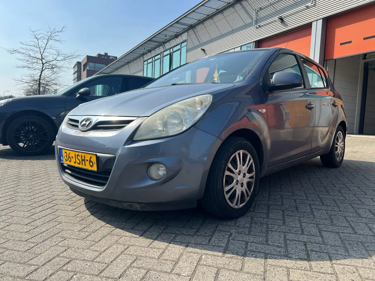 Hyundai i20 1.2i Dynamic 1.2i 5drs Сірий - 2