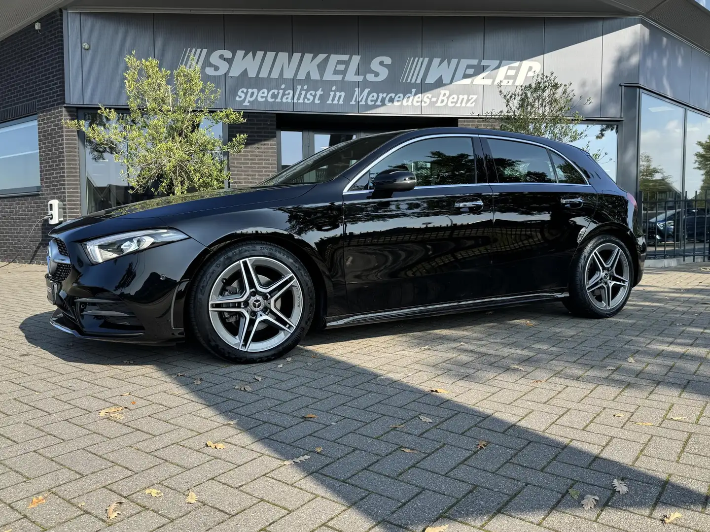 Mercedes-Benz A 200 Avantgarde AMG line AMG styling, Sfeerverlichting, Schwarz - 1