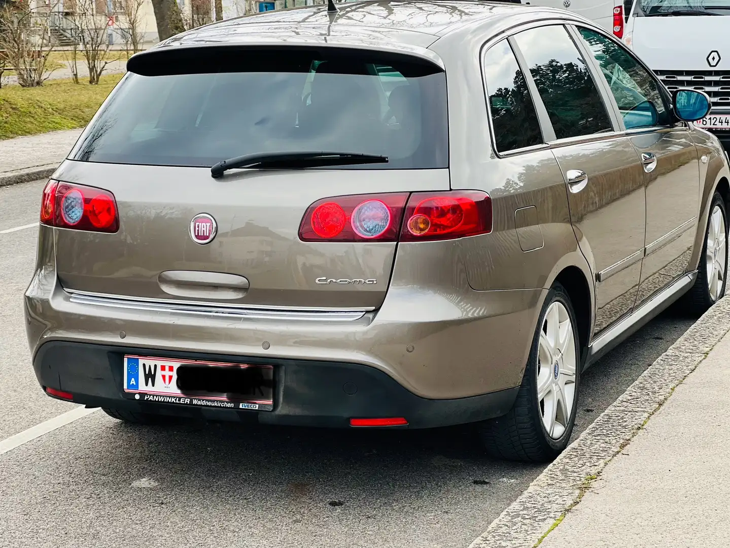 Fiat Croma 1,9 JTD Multijet 150 Dynamic Marrón - 1